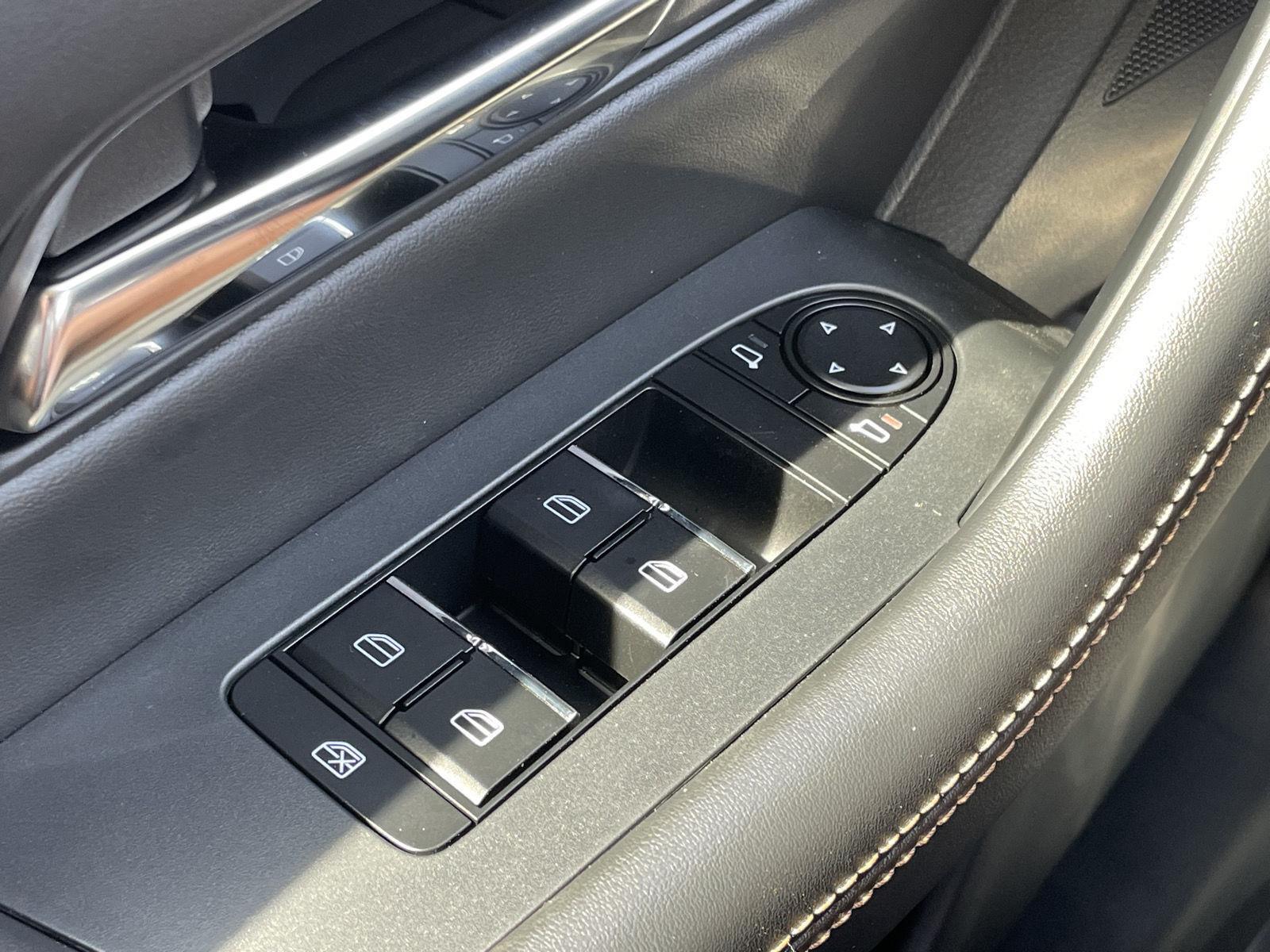 Vehicle photo 16