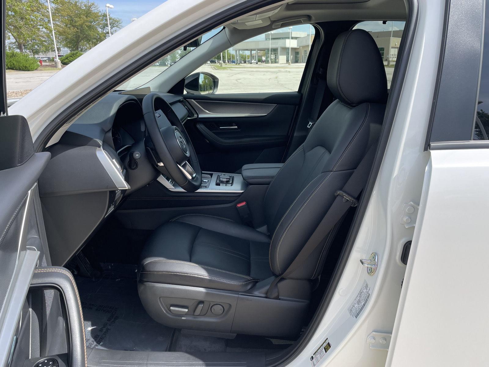 Vehicle photo 17