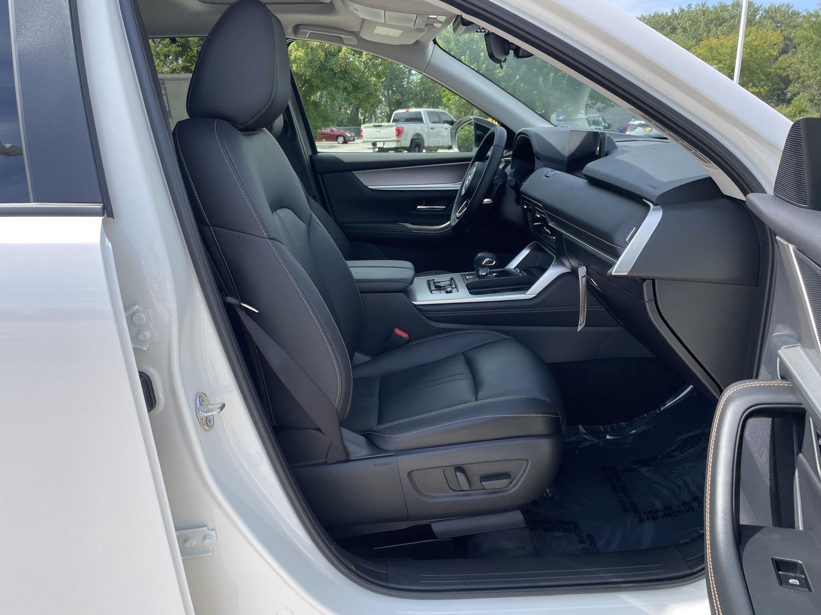 Vehicle photo 19