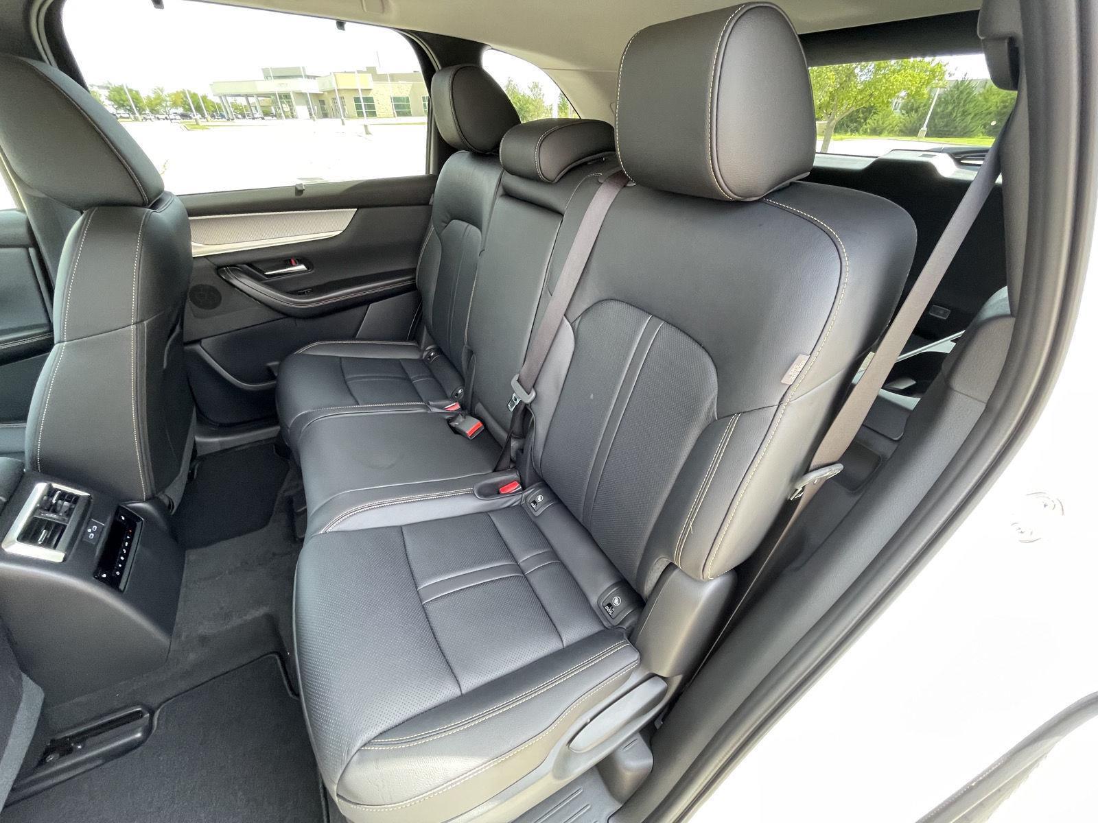 Vehicle photo 21