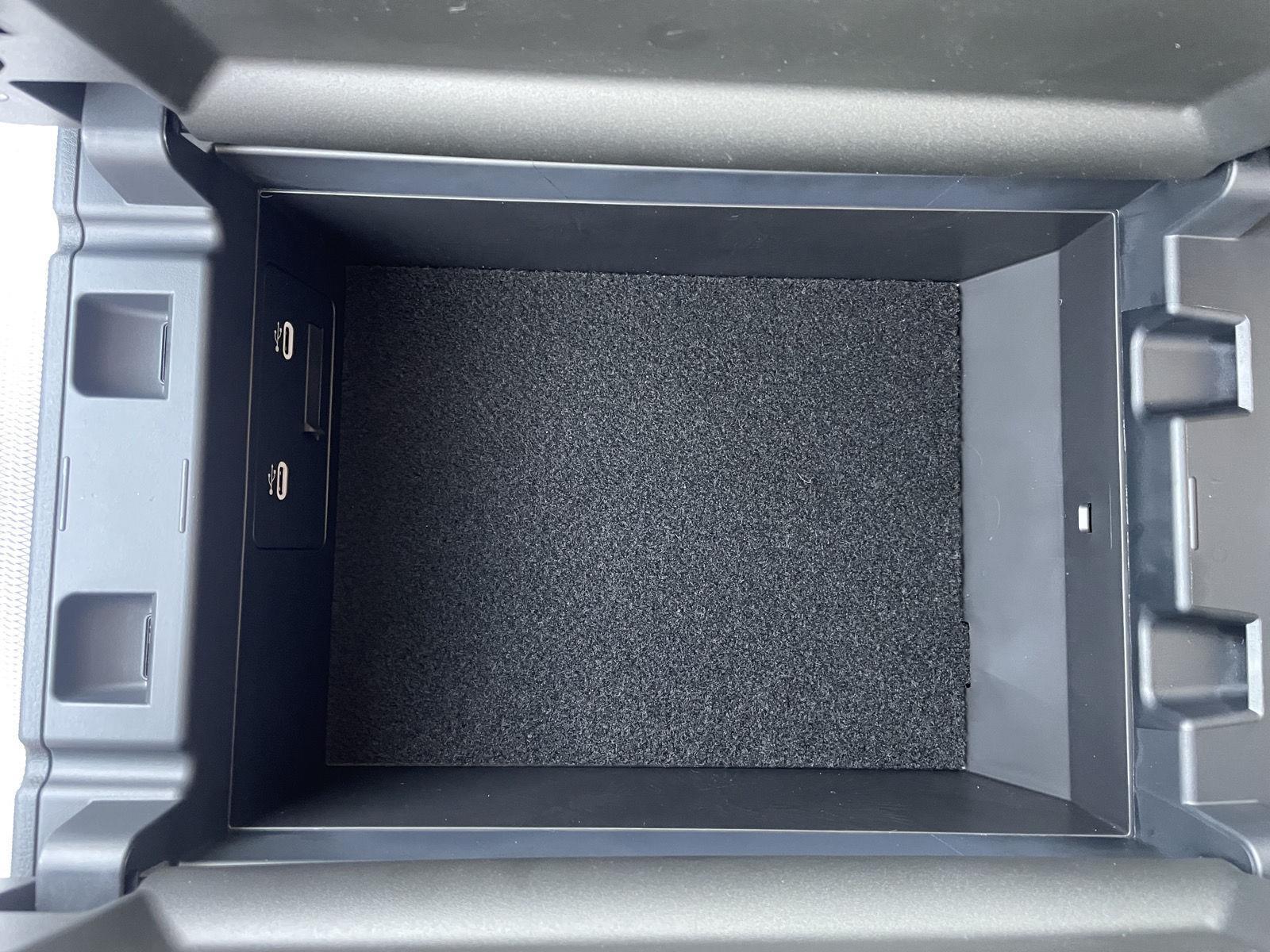 Vehicle photo 23