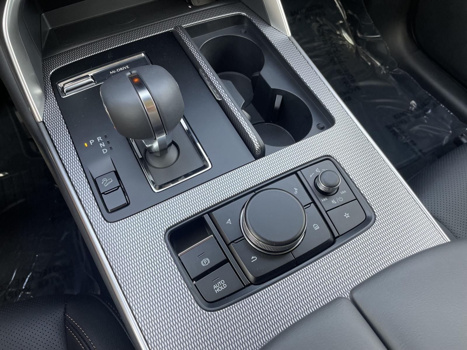 Vehicle photo 24