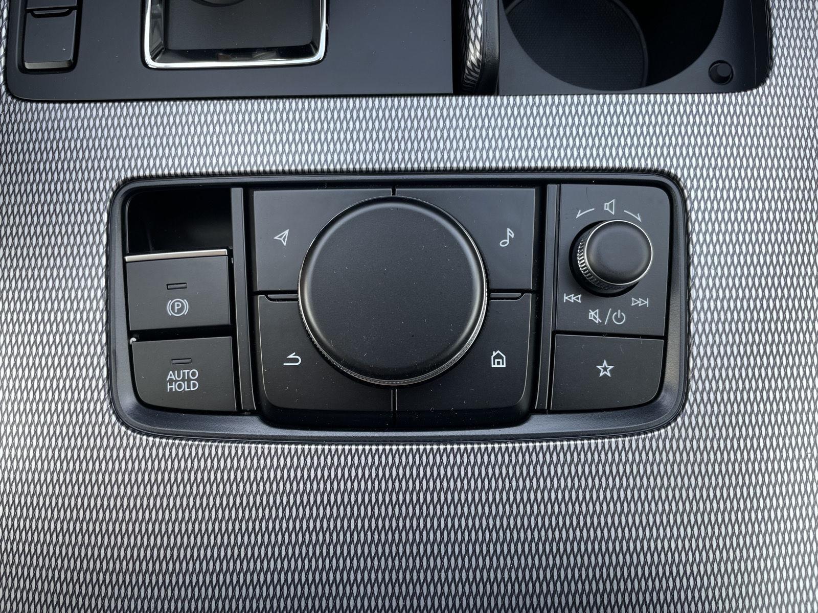 Vehicle photo 25
