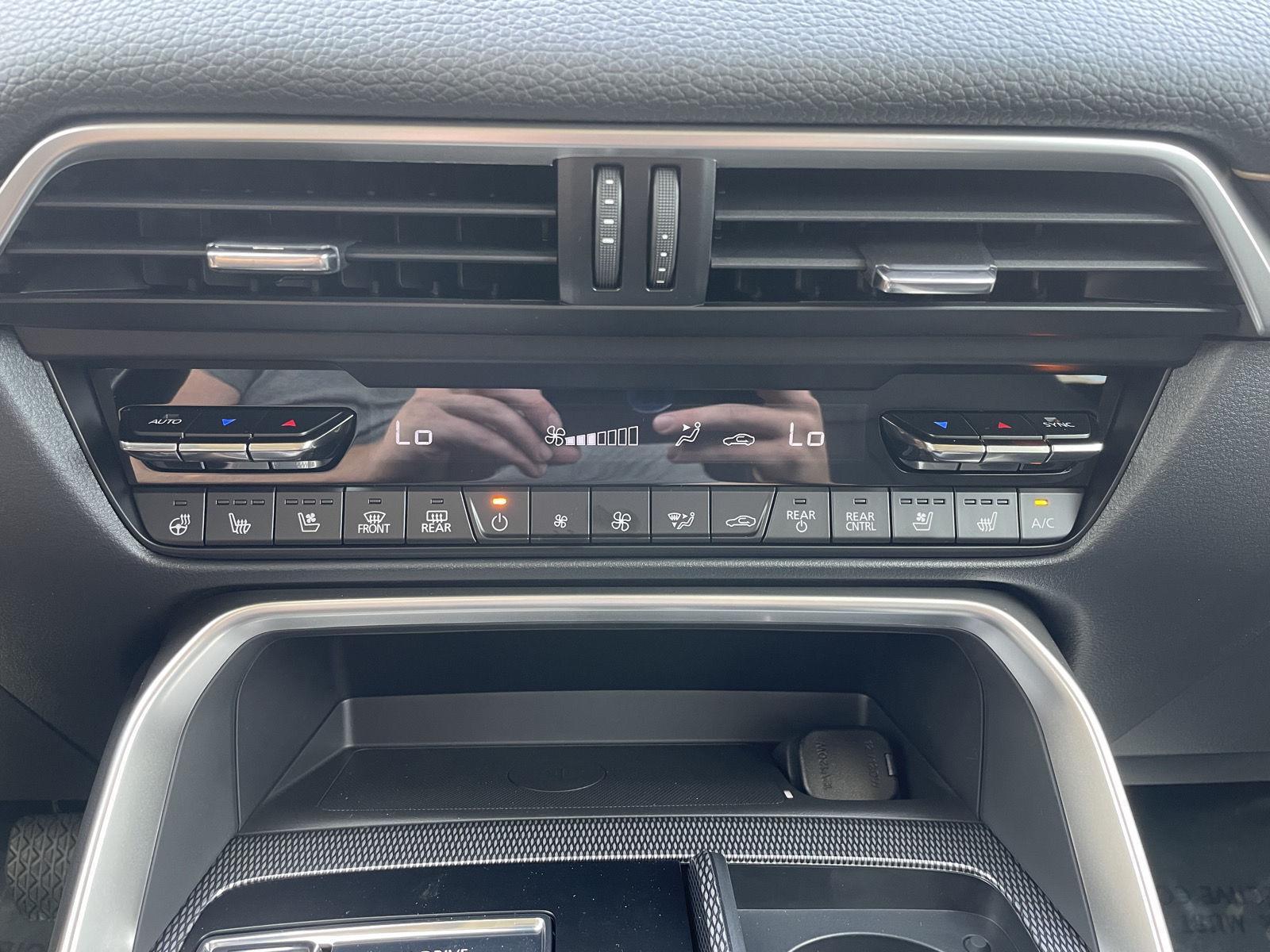 Vehicle photo 30