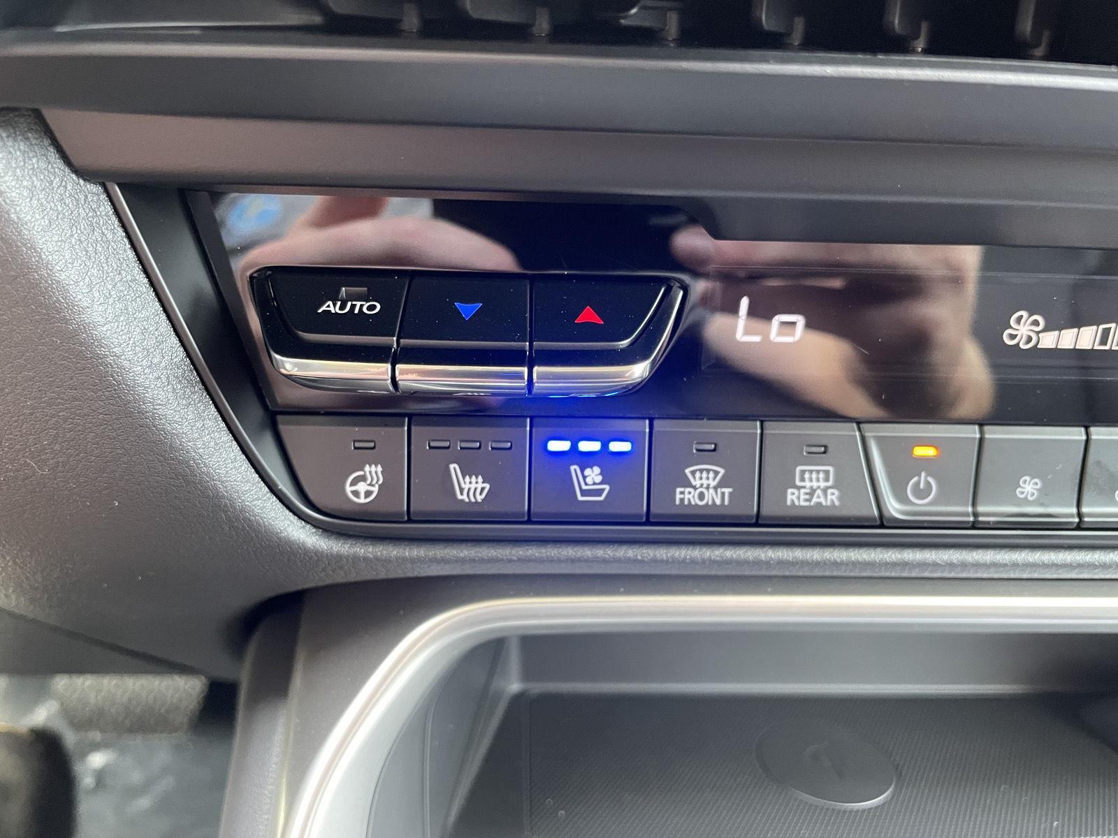 Vehicle photo 32