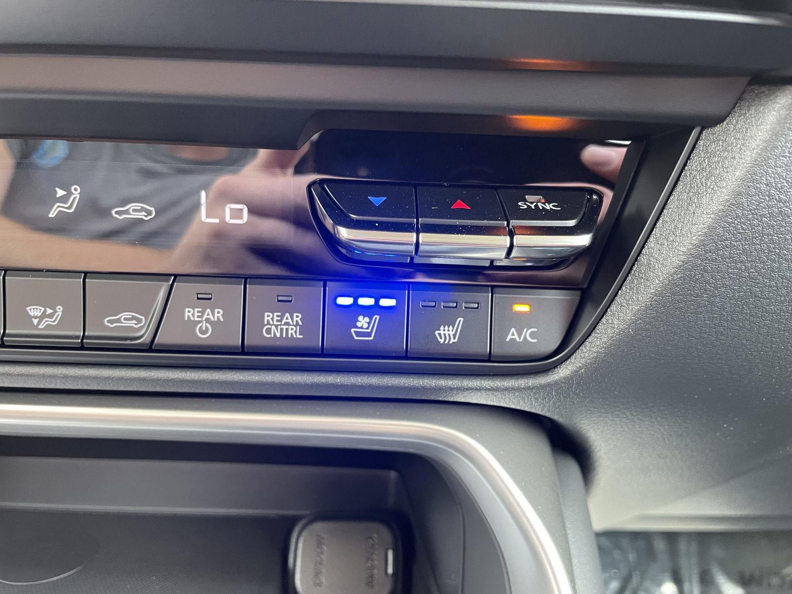 Vehicle photo 33