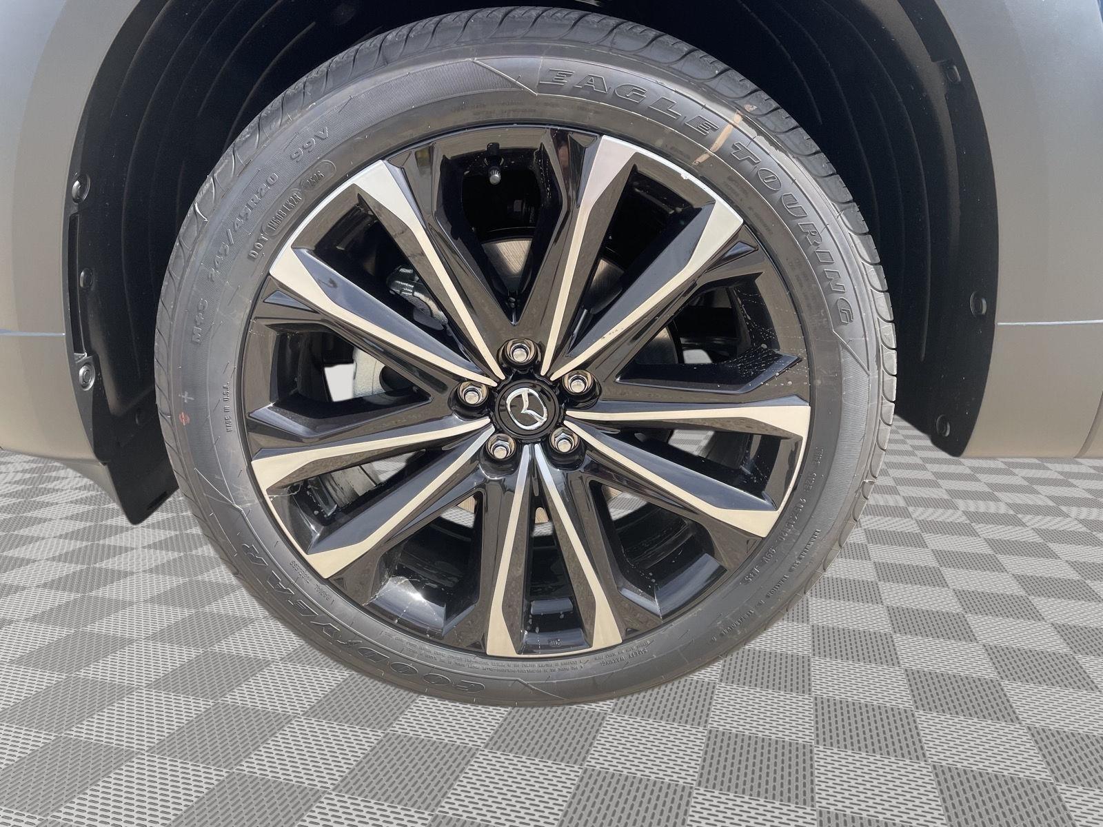 Vehicle photo 10