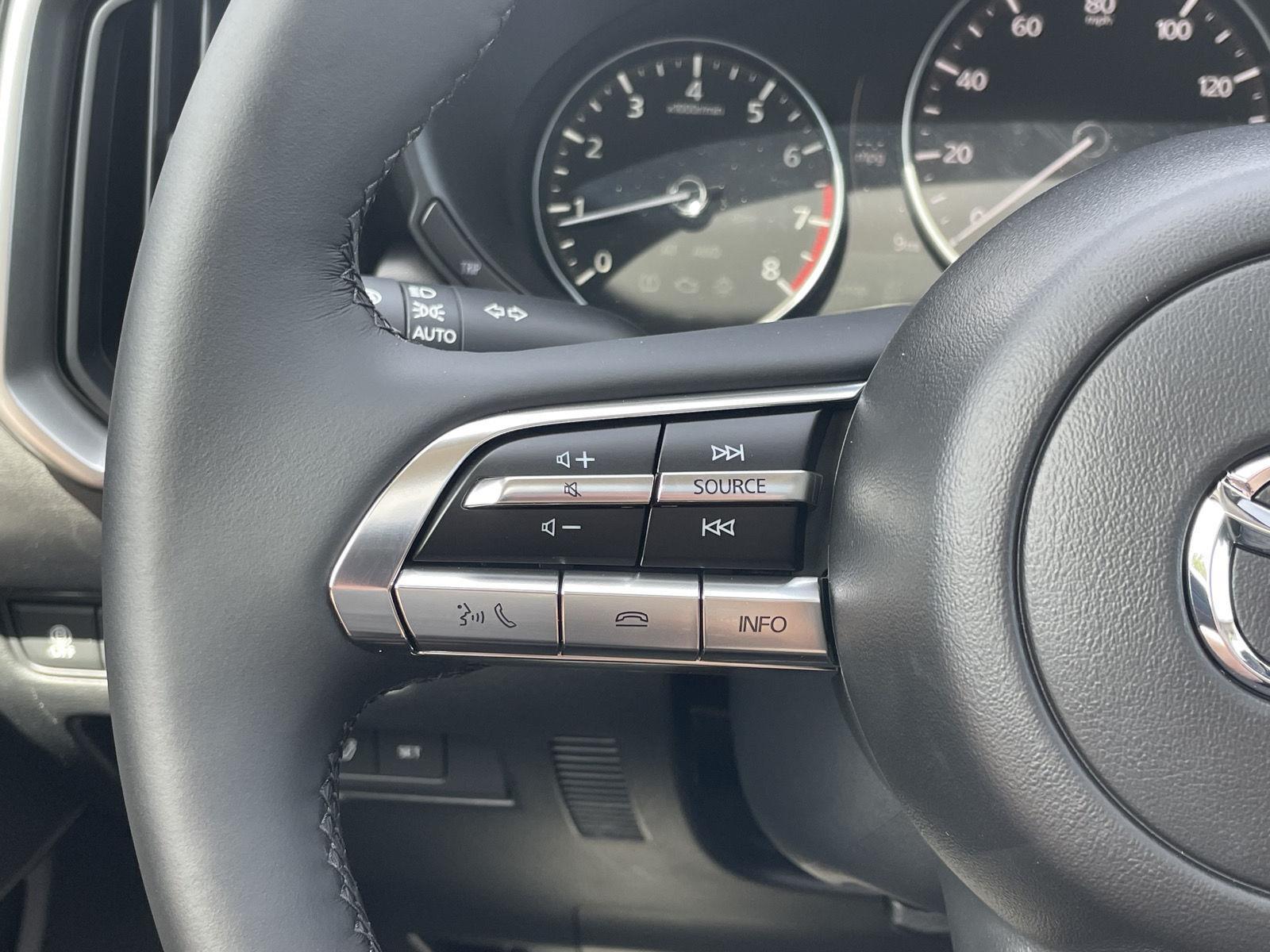 Vehicle photo 12