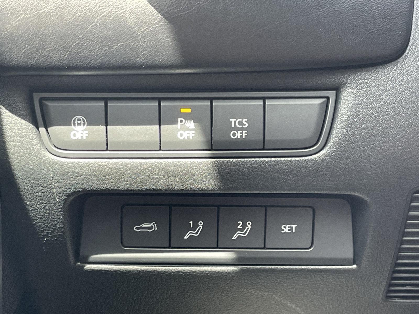 Vehicle photo 15