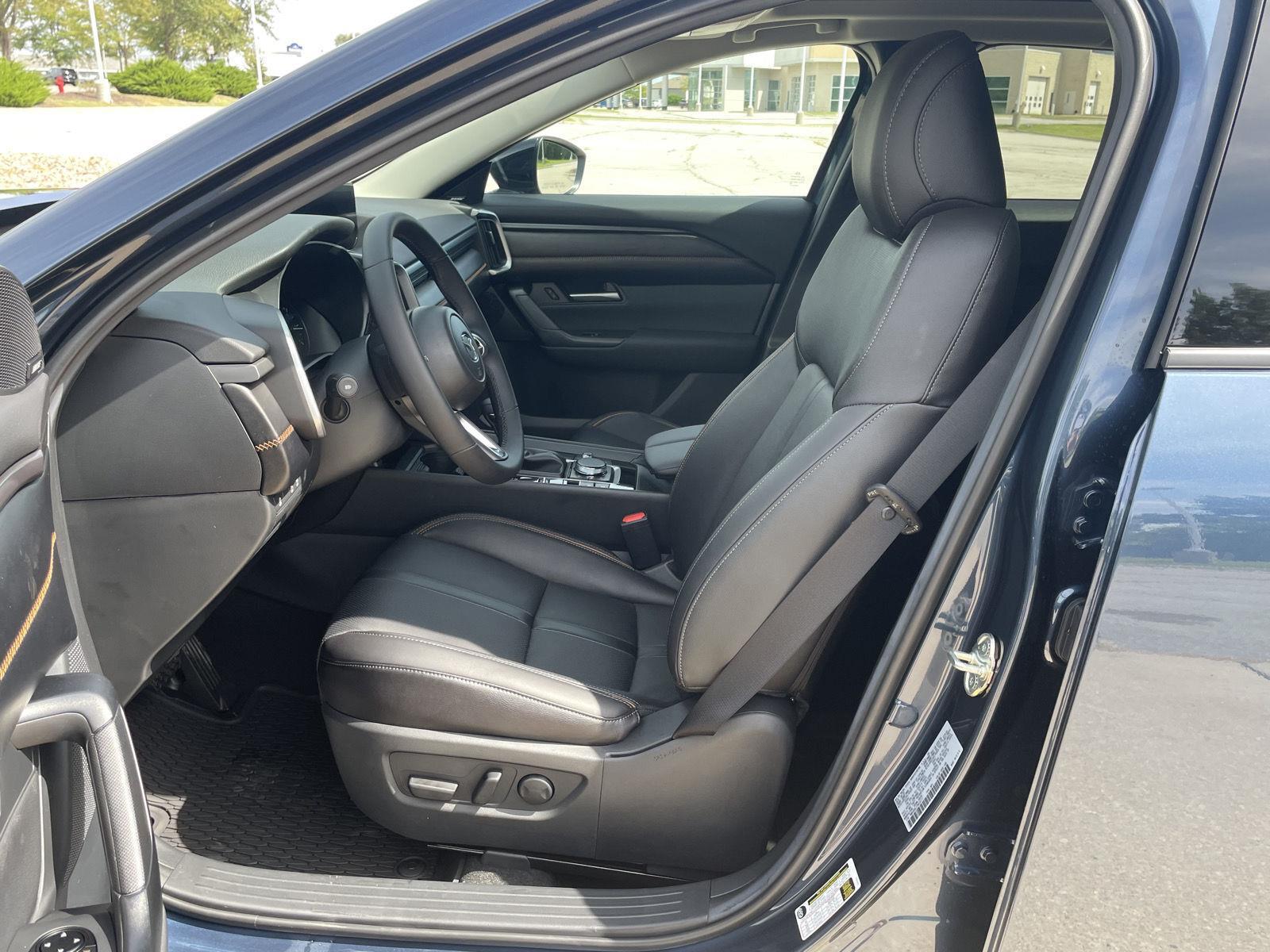 Vehicle photo 17