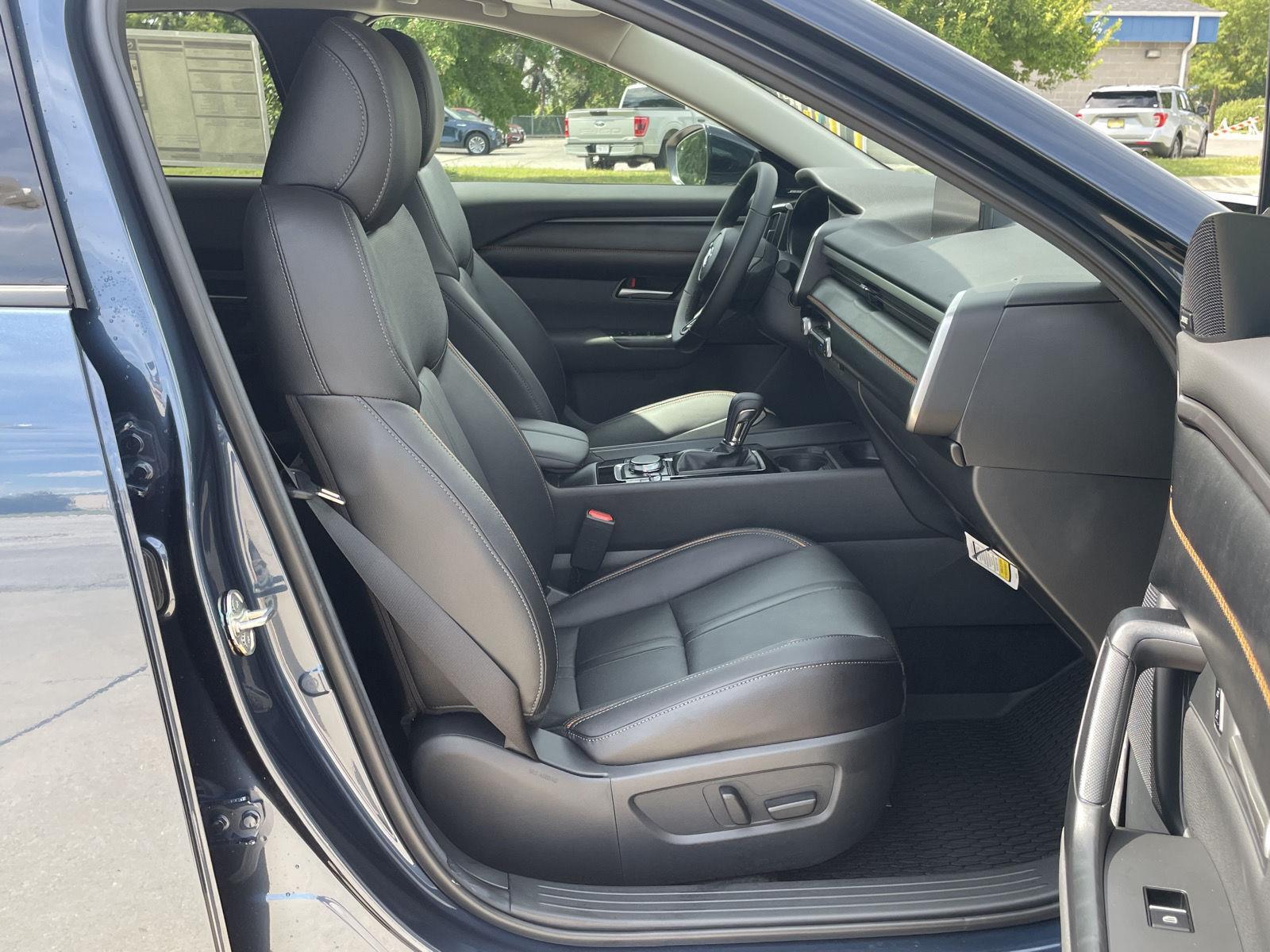 Vehicle photo 19