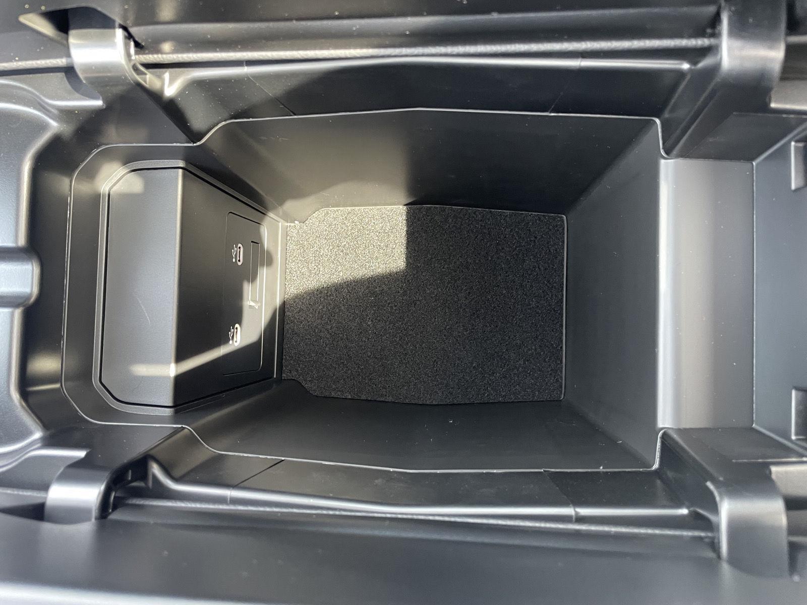 Vehicle photo 23