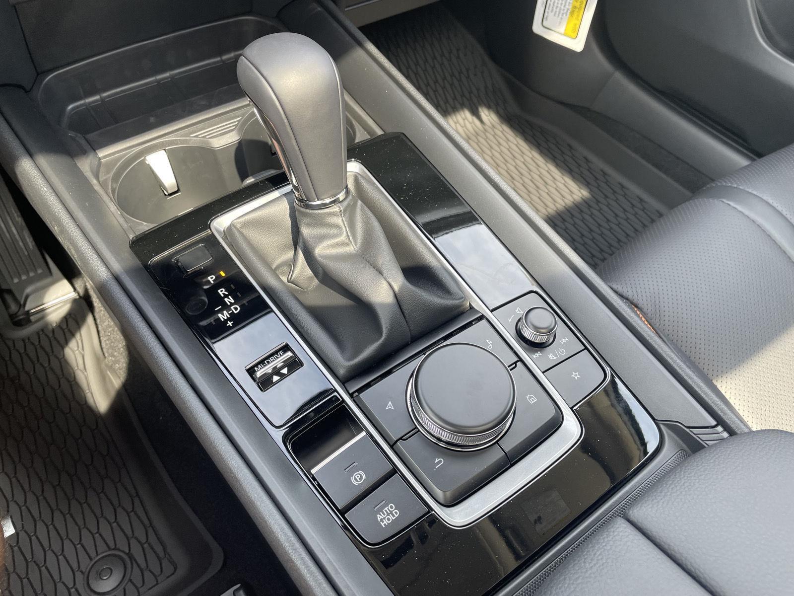 Vehicle photo 24