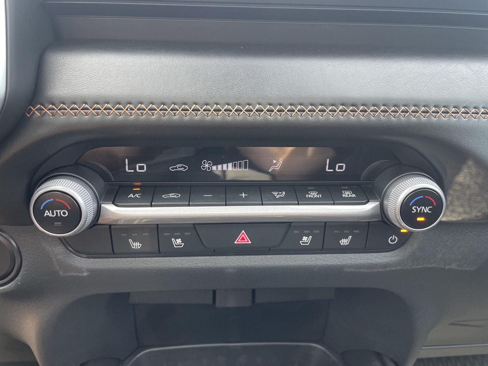 Vehicle photo 29