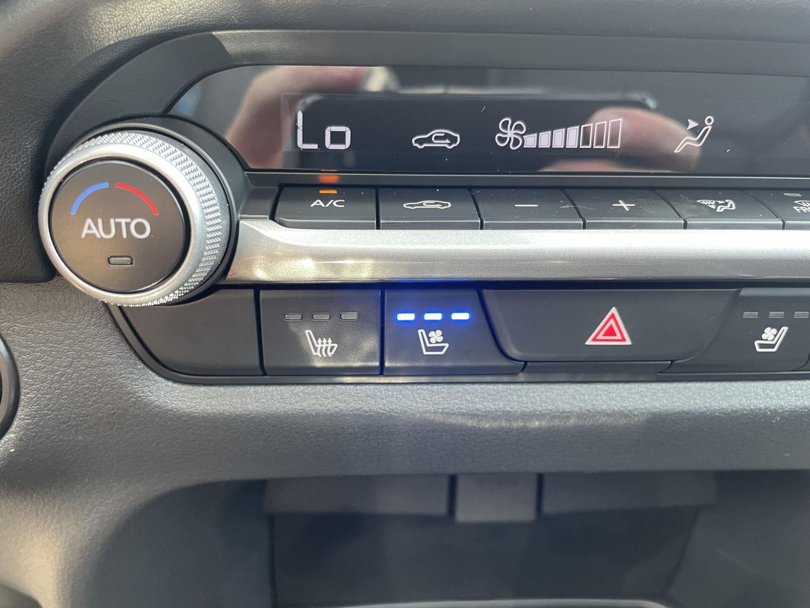 Vehicle photo 31