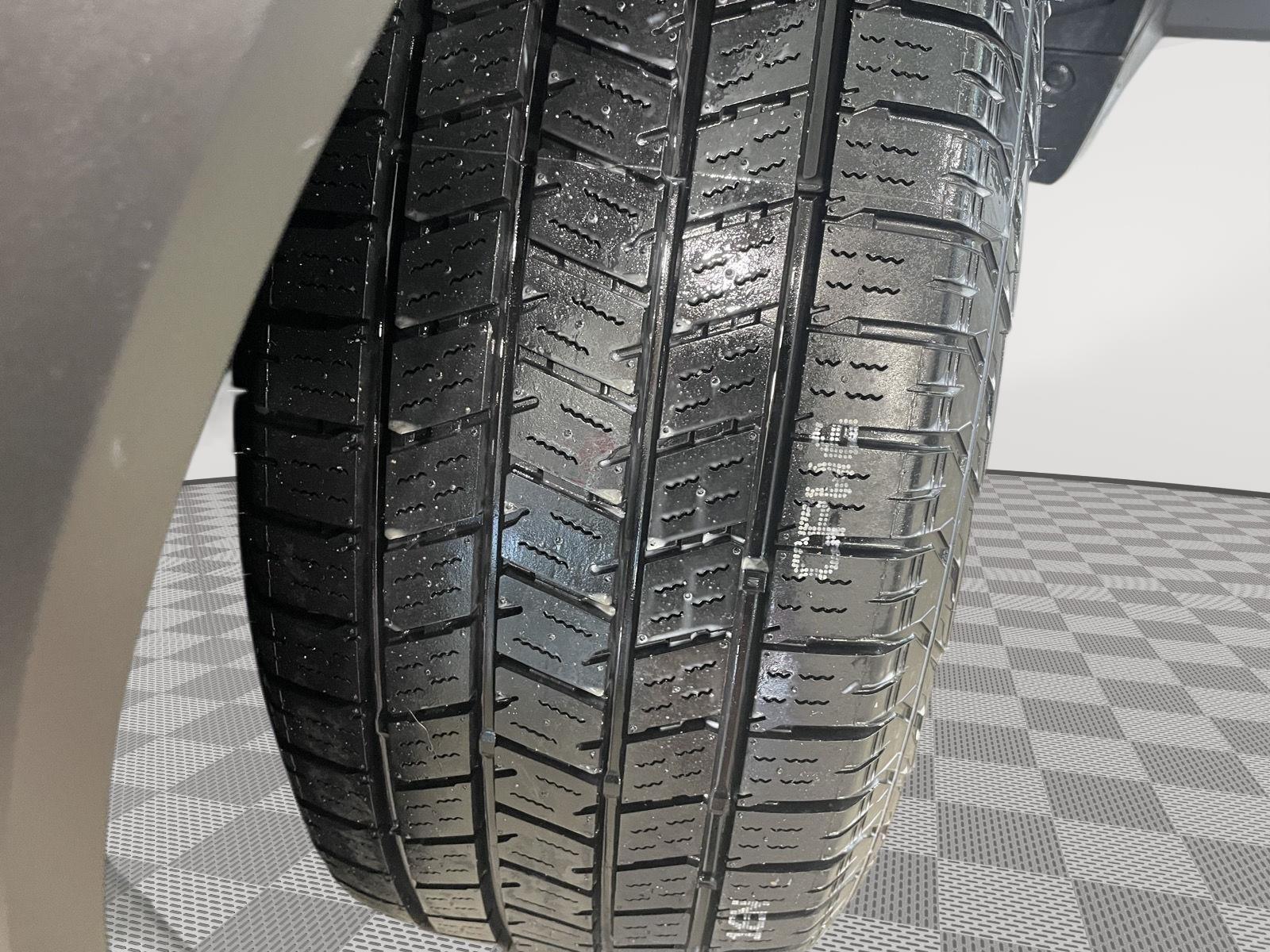 Vehicle photo 11