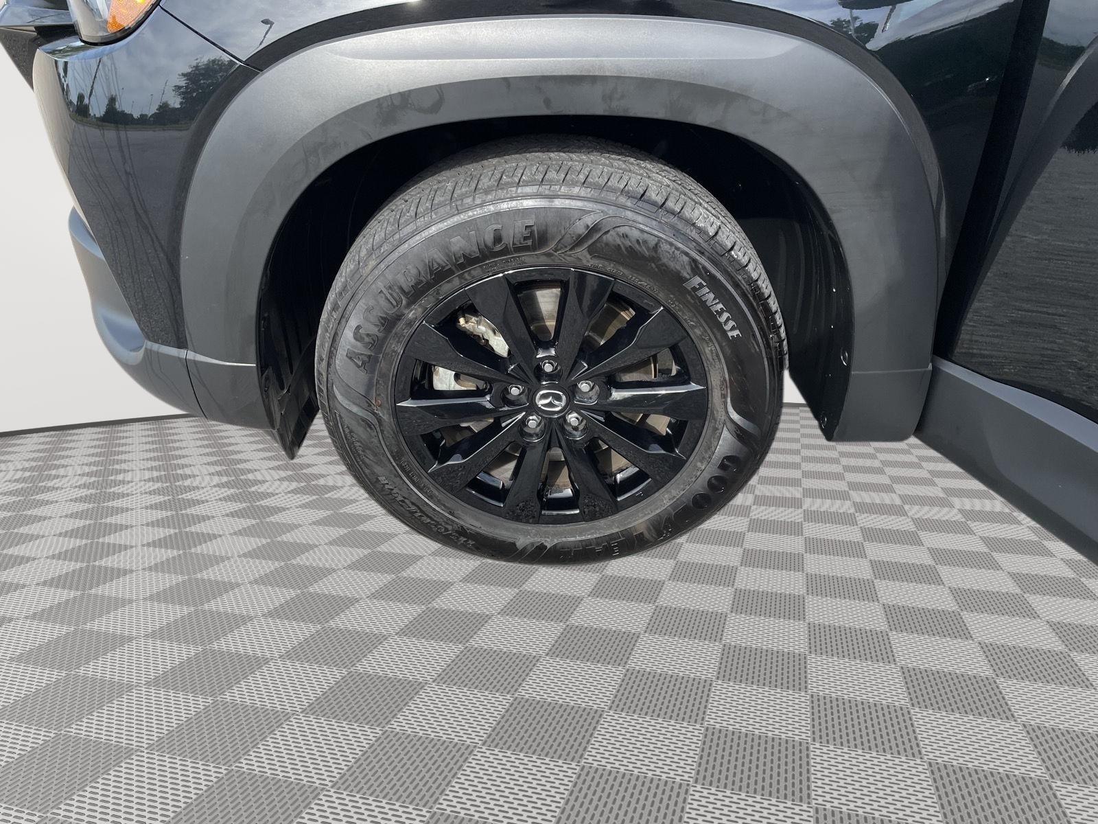 Vehicle photo 10