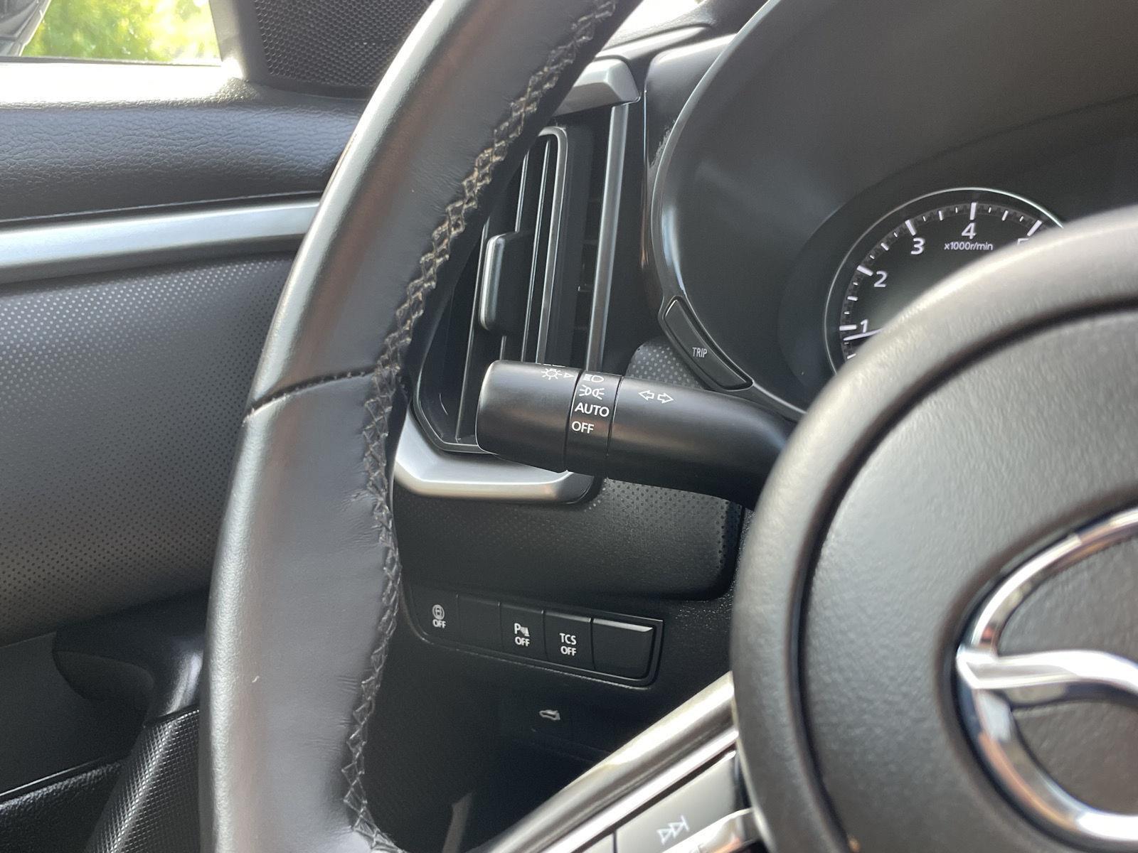 Vehicle photo 14