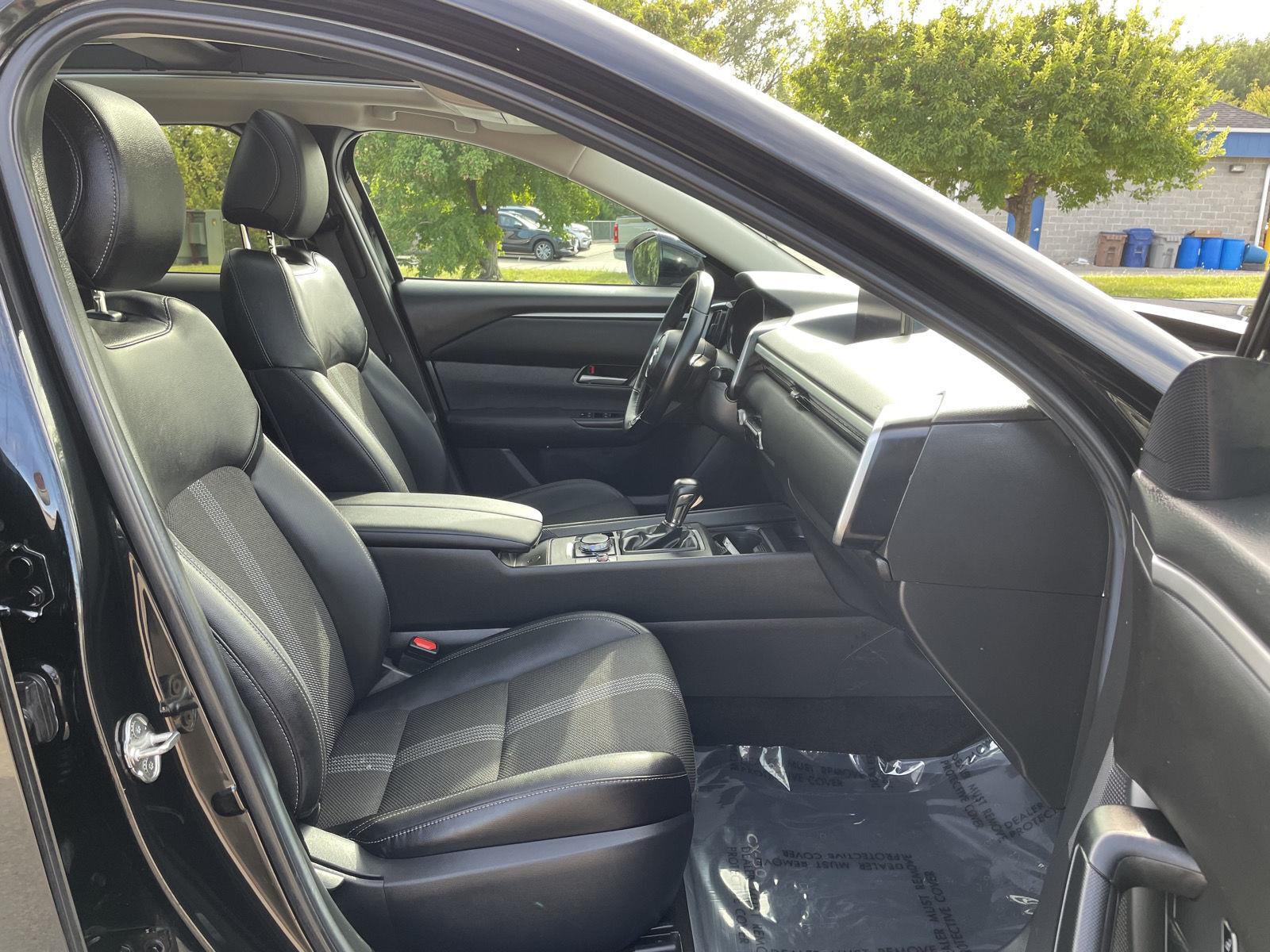Vehicle photo 17
