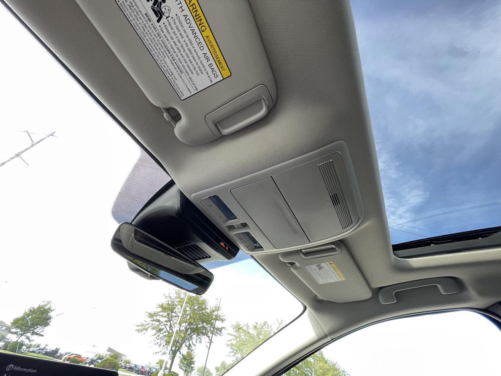 Vehicle photo 19