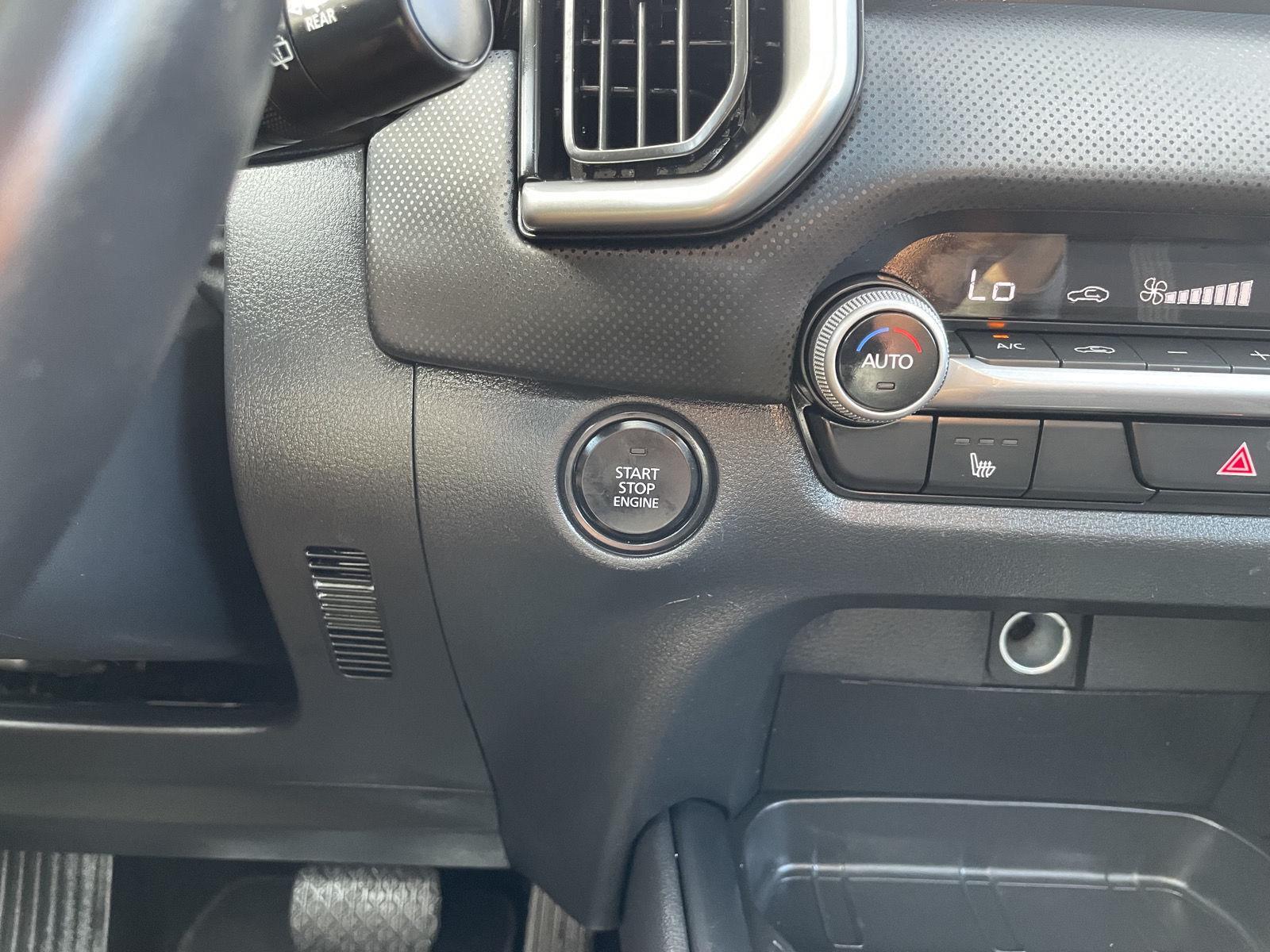 Vehicle photo 23