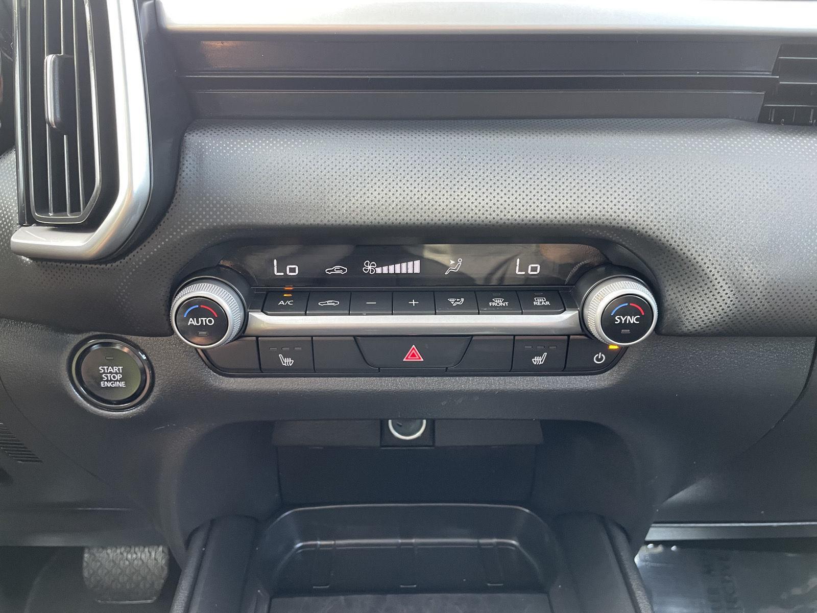 Vehicle photo 24