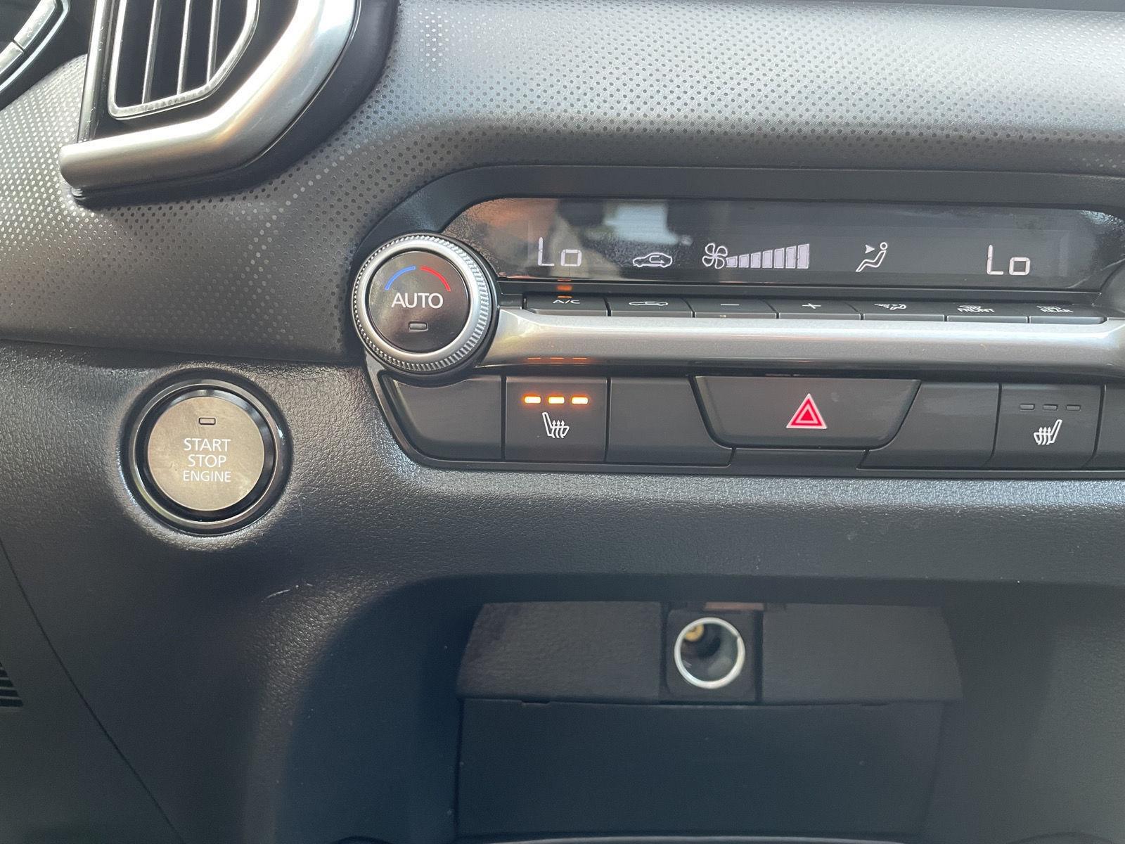 Vehicle photo 25