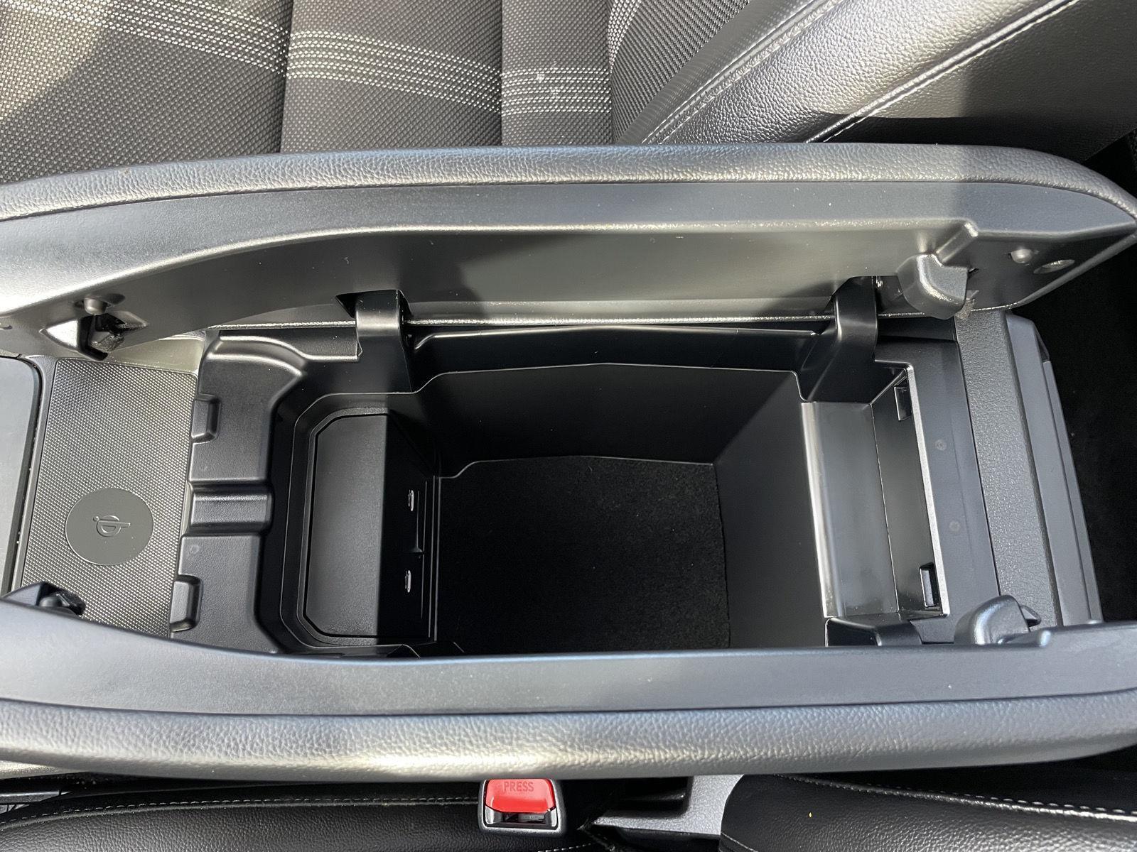 Vehicle photo 29