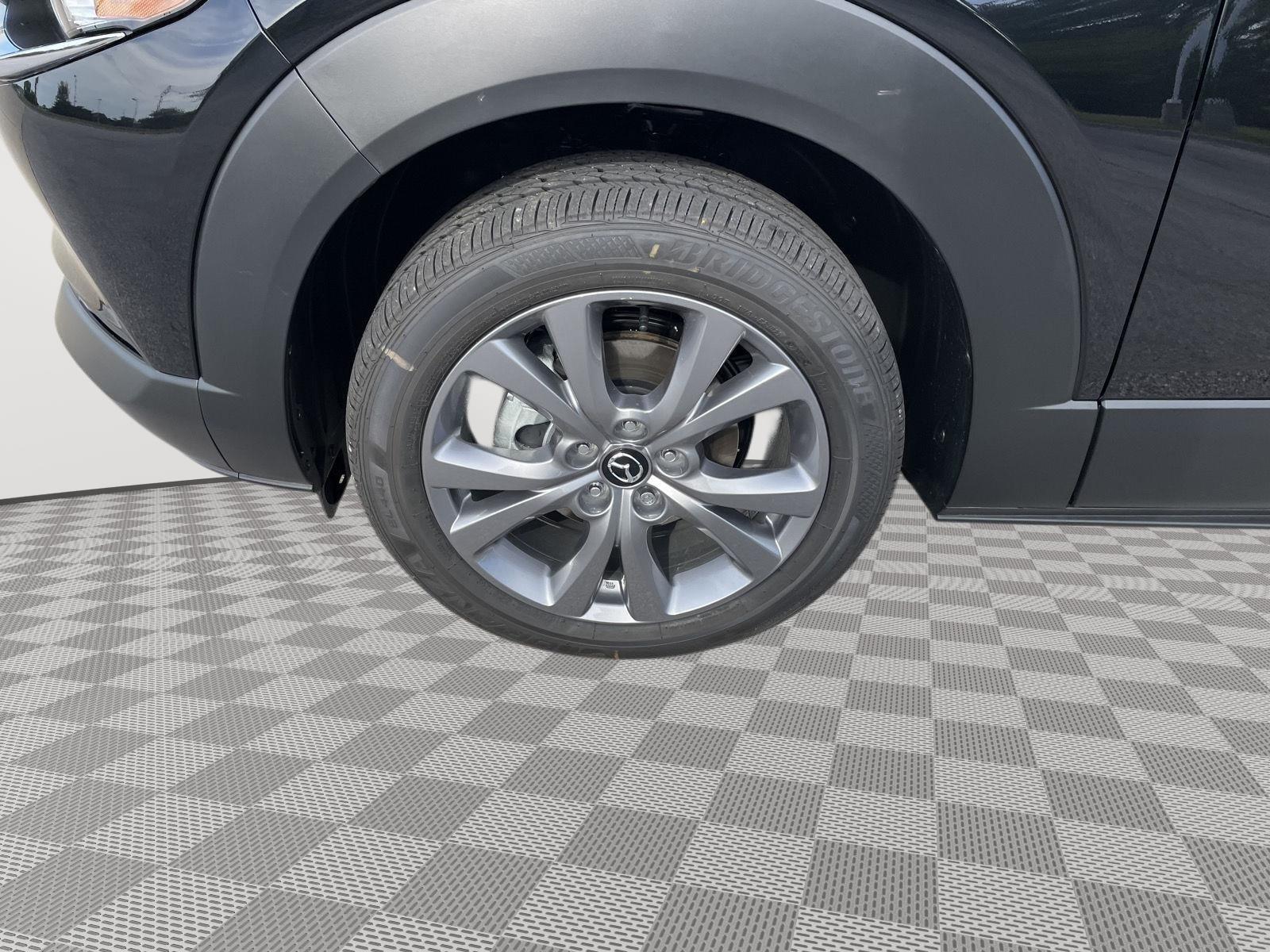 Vehicle photo 10