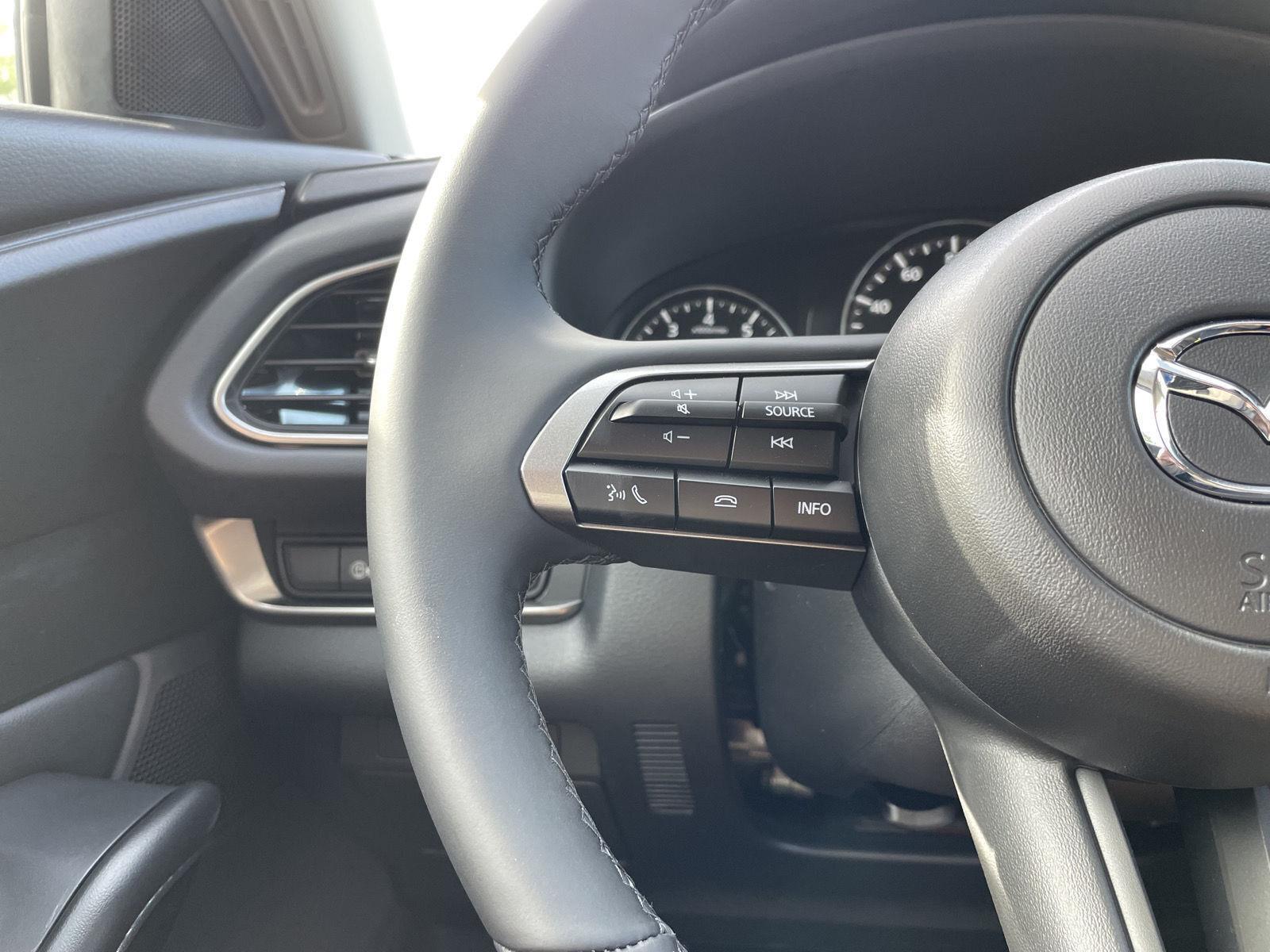 Vehicle photo 12