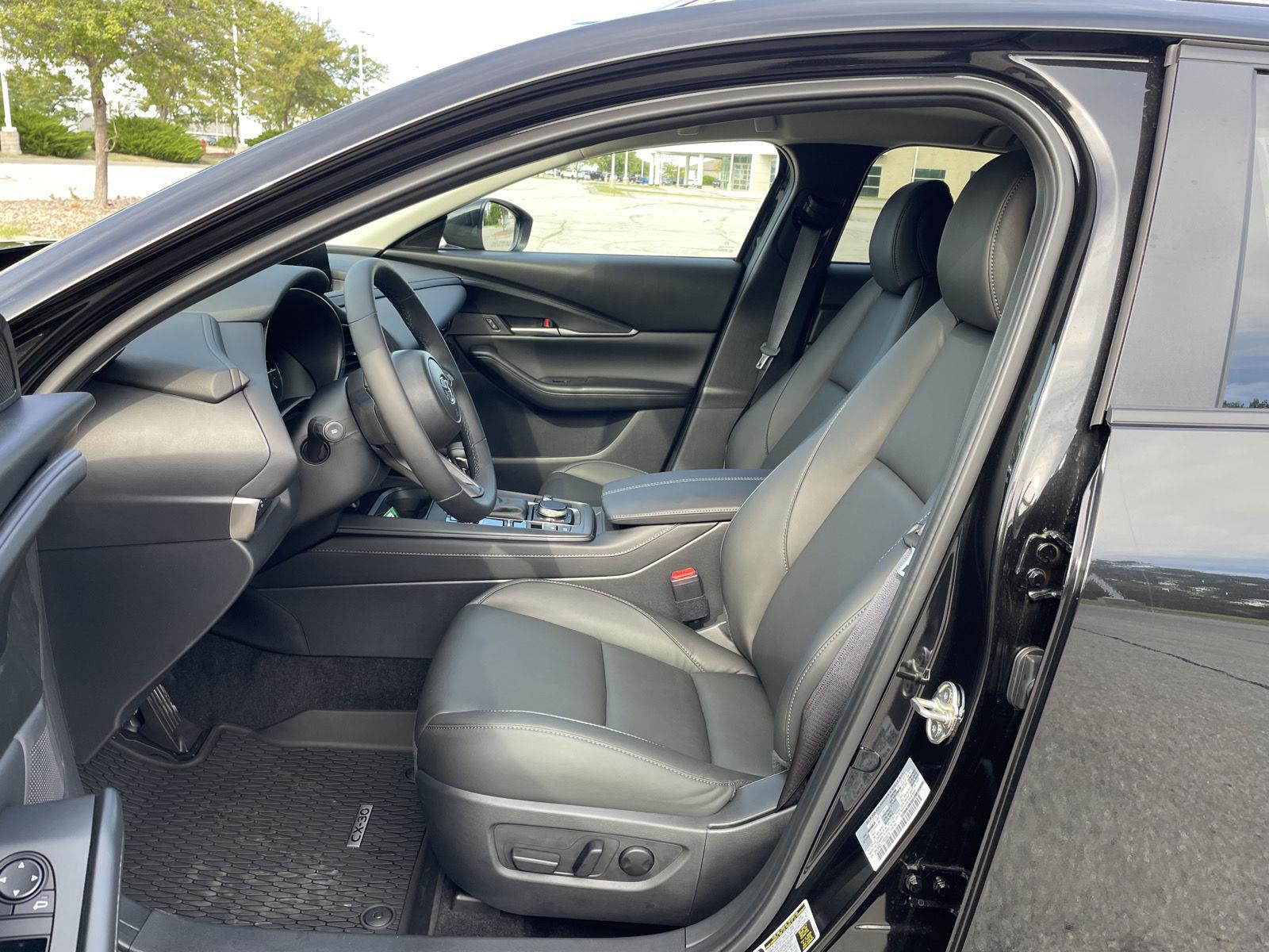 Vehicle photo 16
