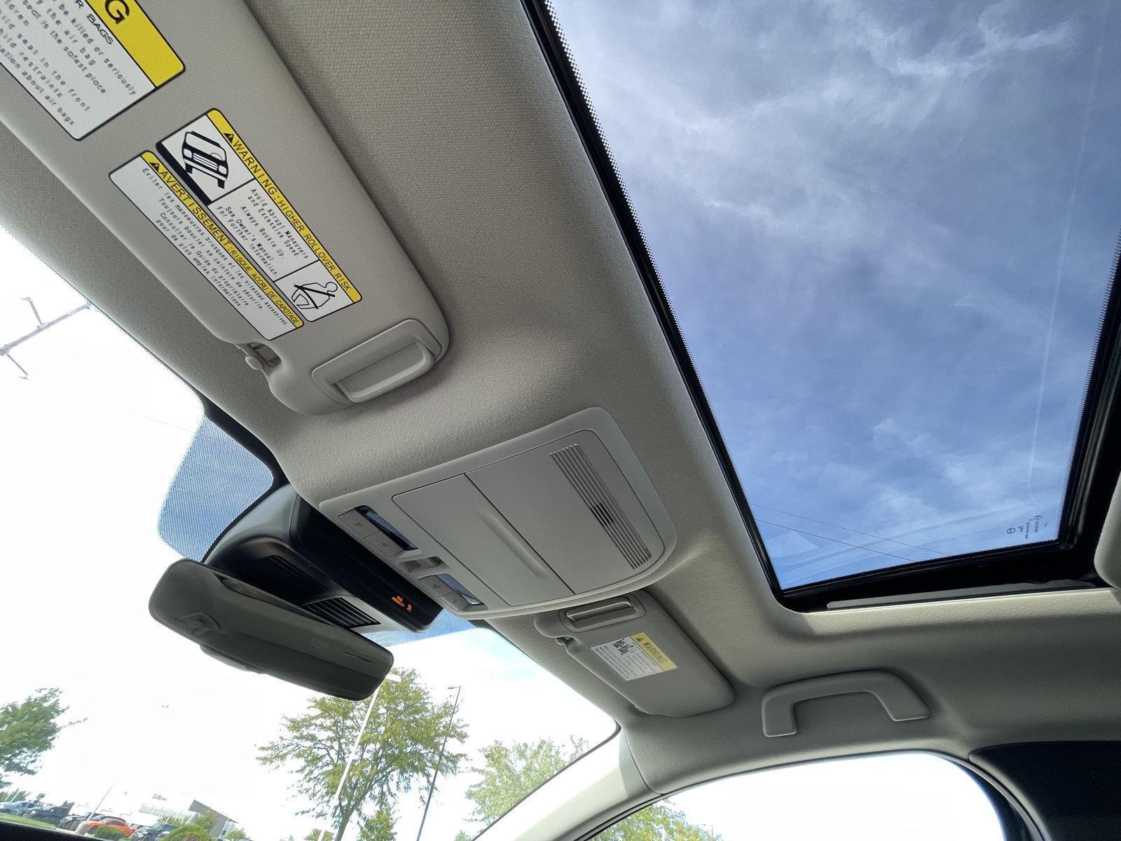 Vehicle photo 20