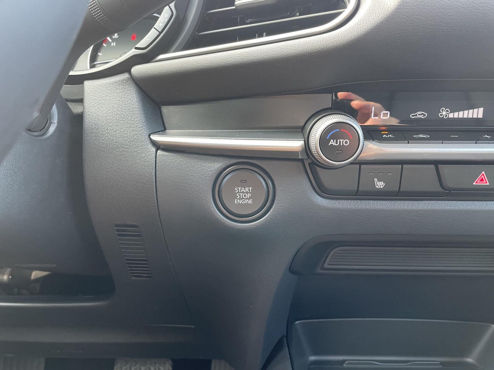 Vehicle photo 23