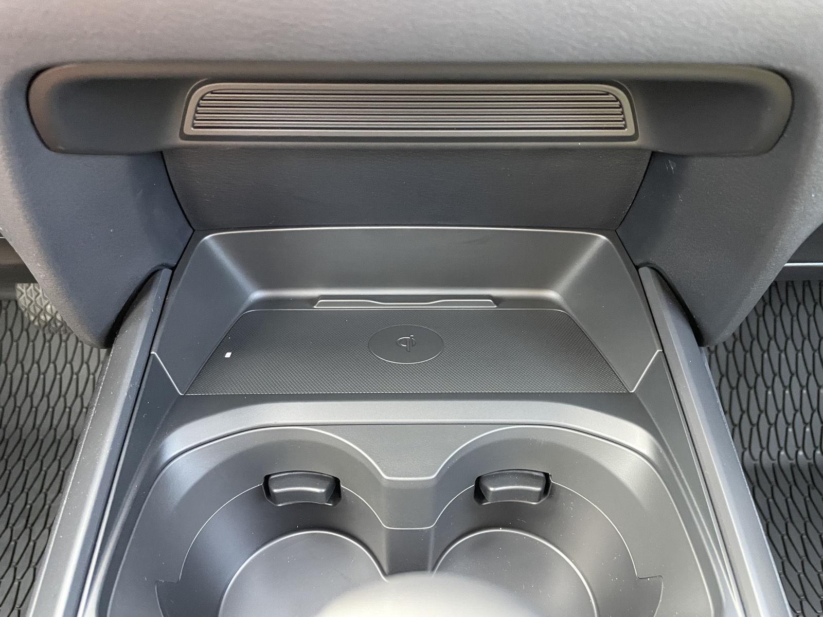 Vehicle photo 26