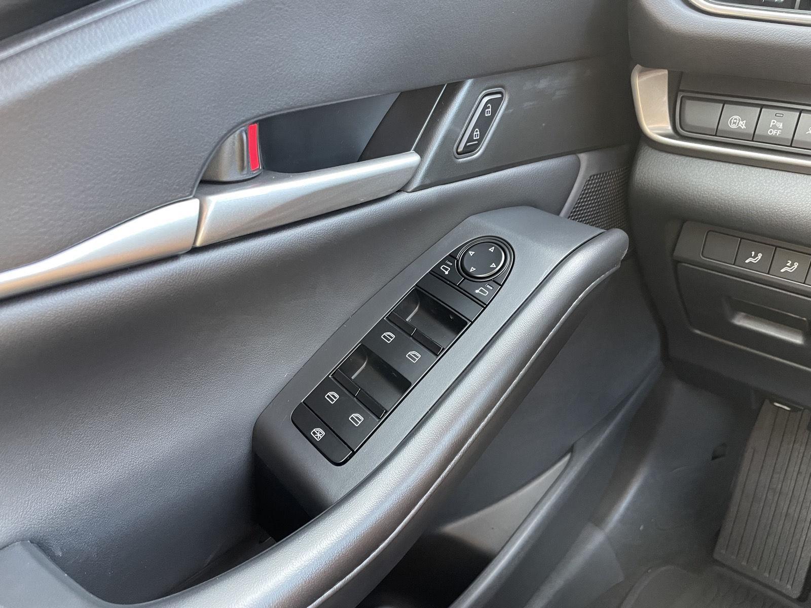 Vehicle photo 27