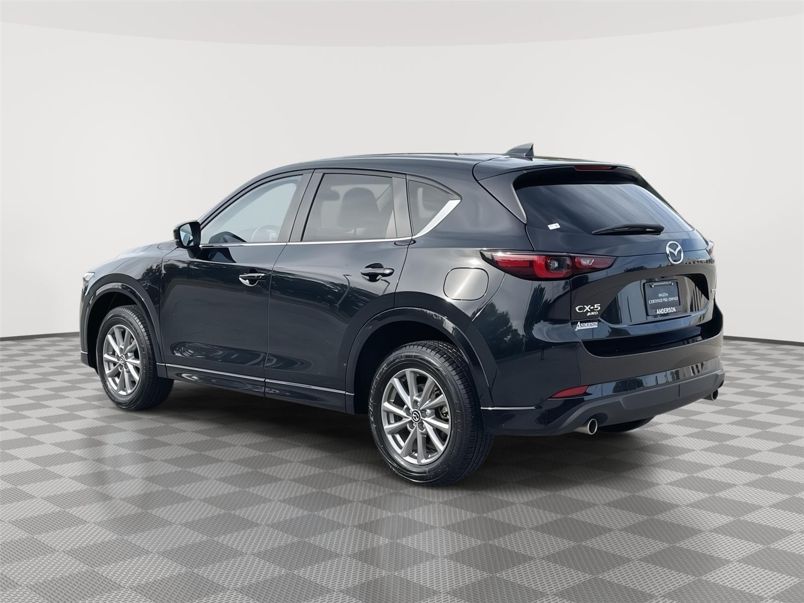 Vehicle photo 9