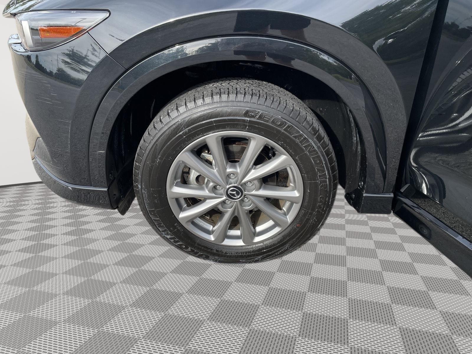 Vehicle photo 10