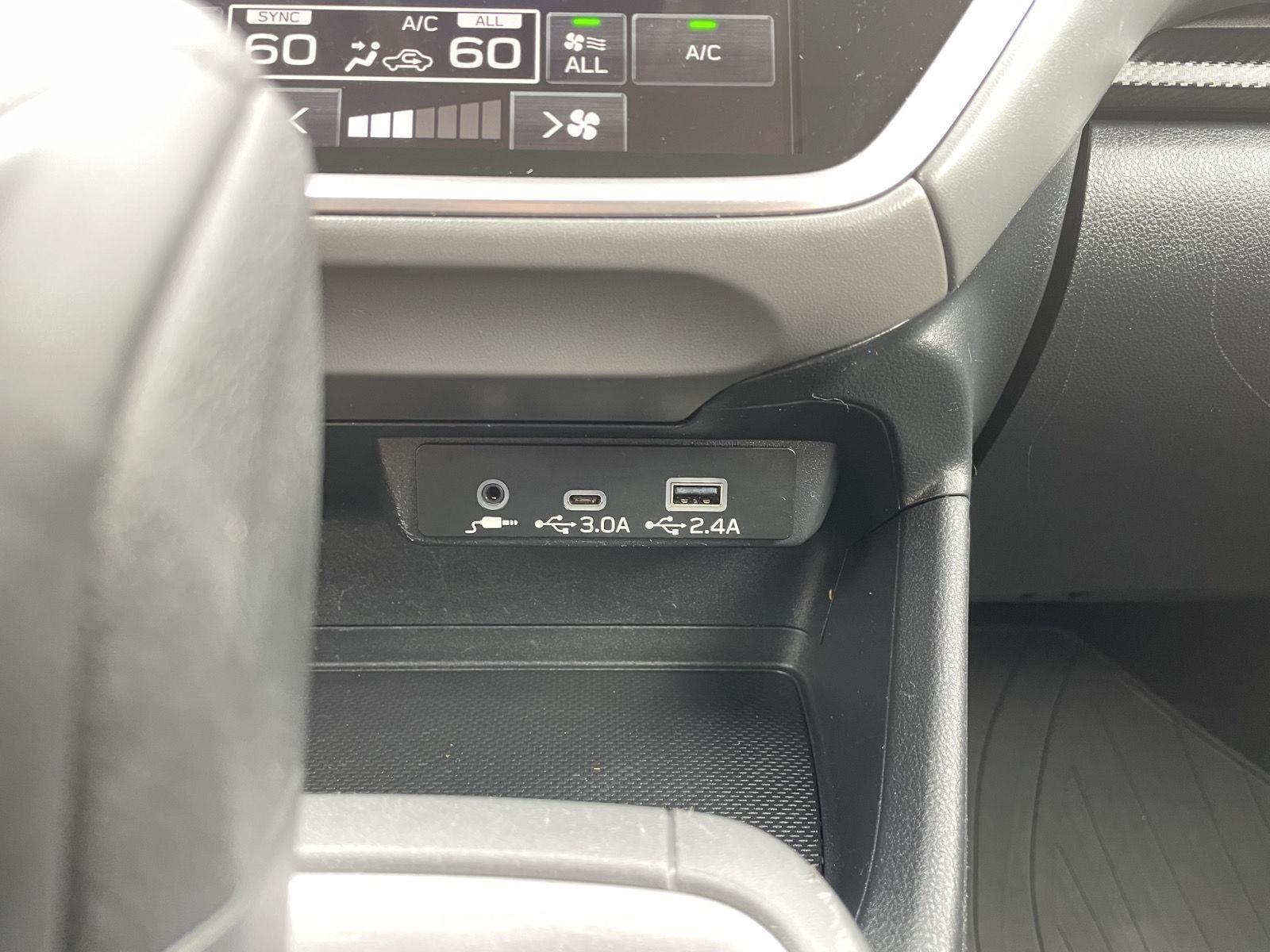 Vehicle photo 26
