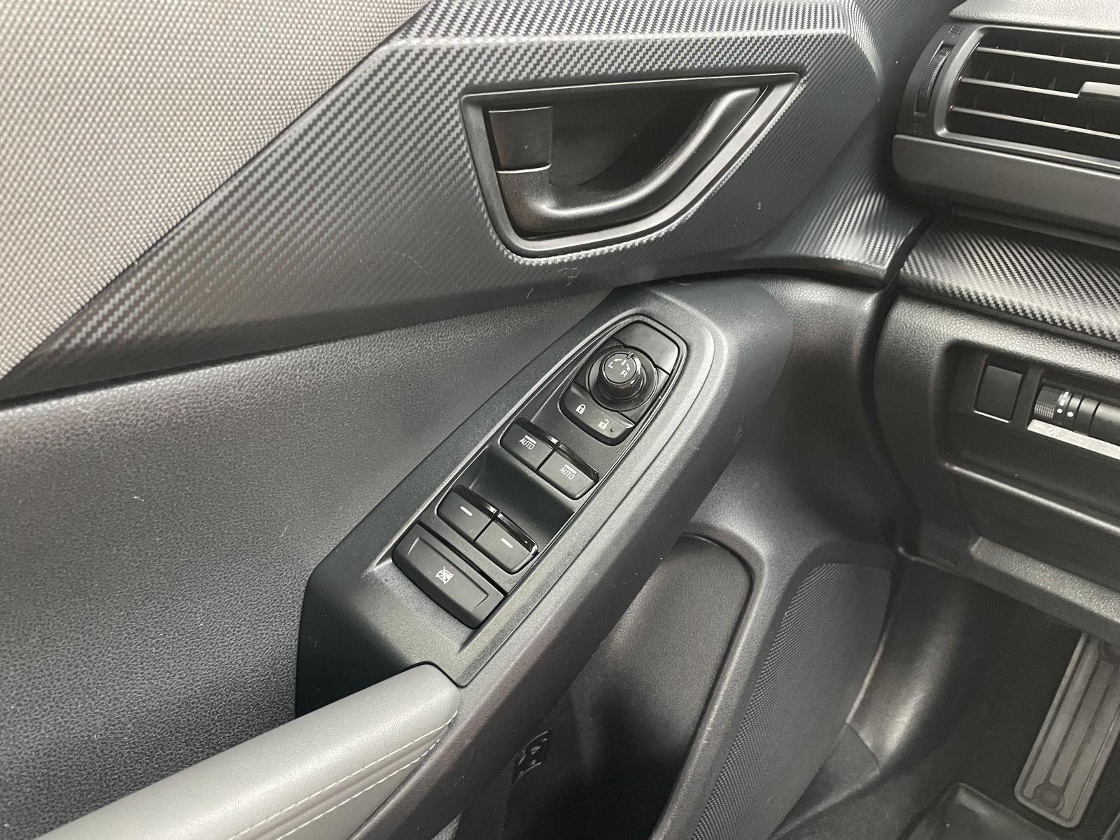 Vehicle photo 27
