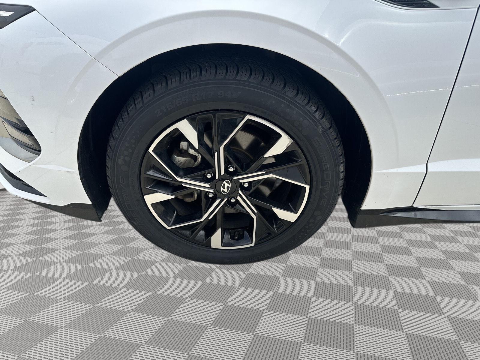 Vehicle photo 10