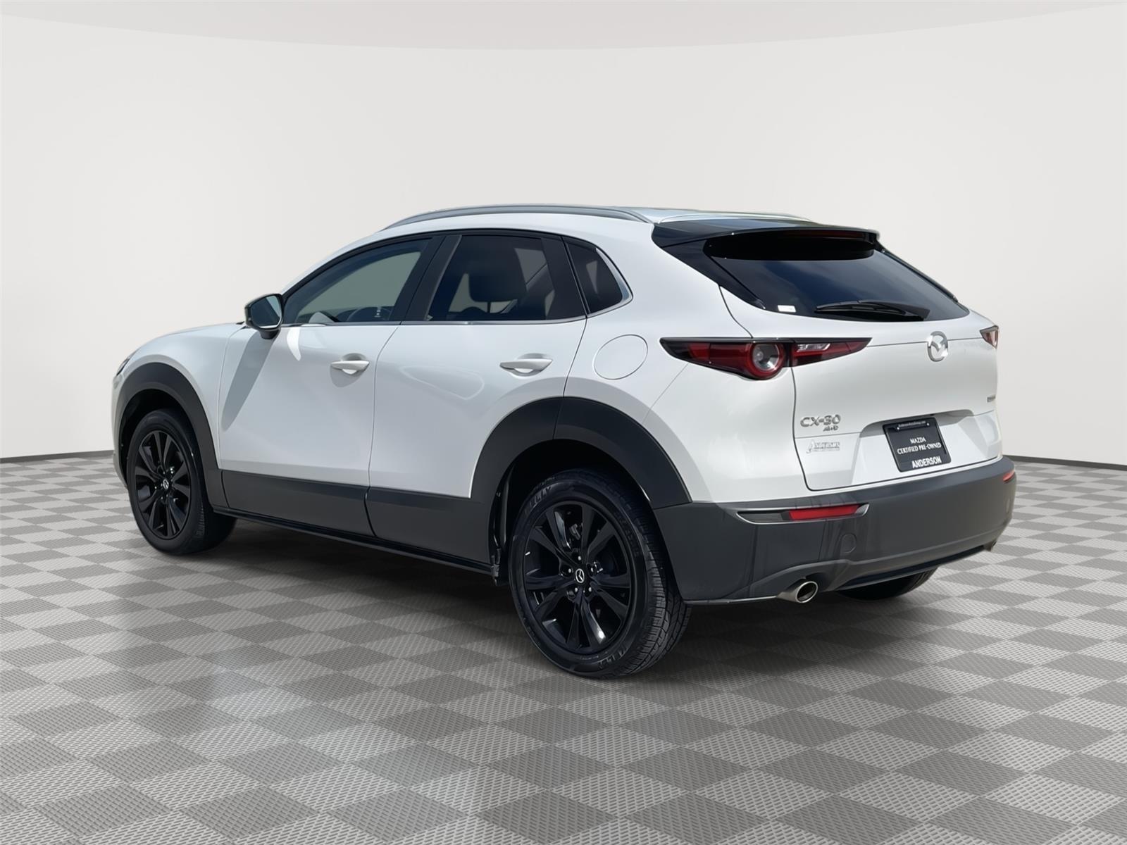 Vehicle photo 9