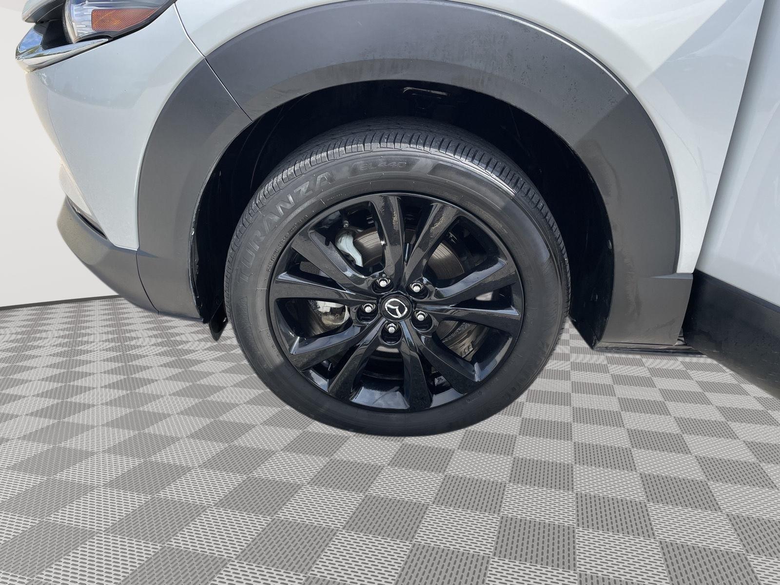 Vehicle photo 10