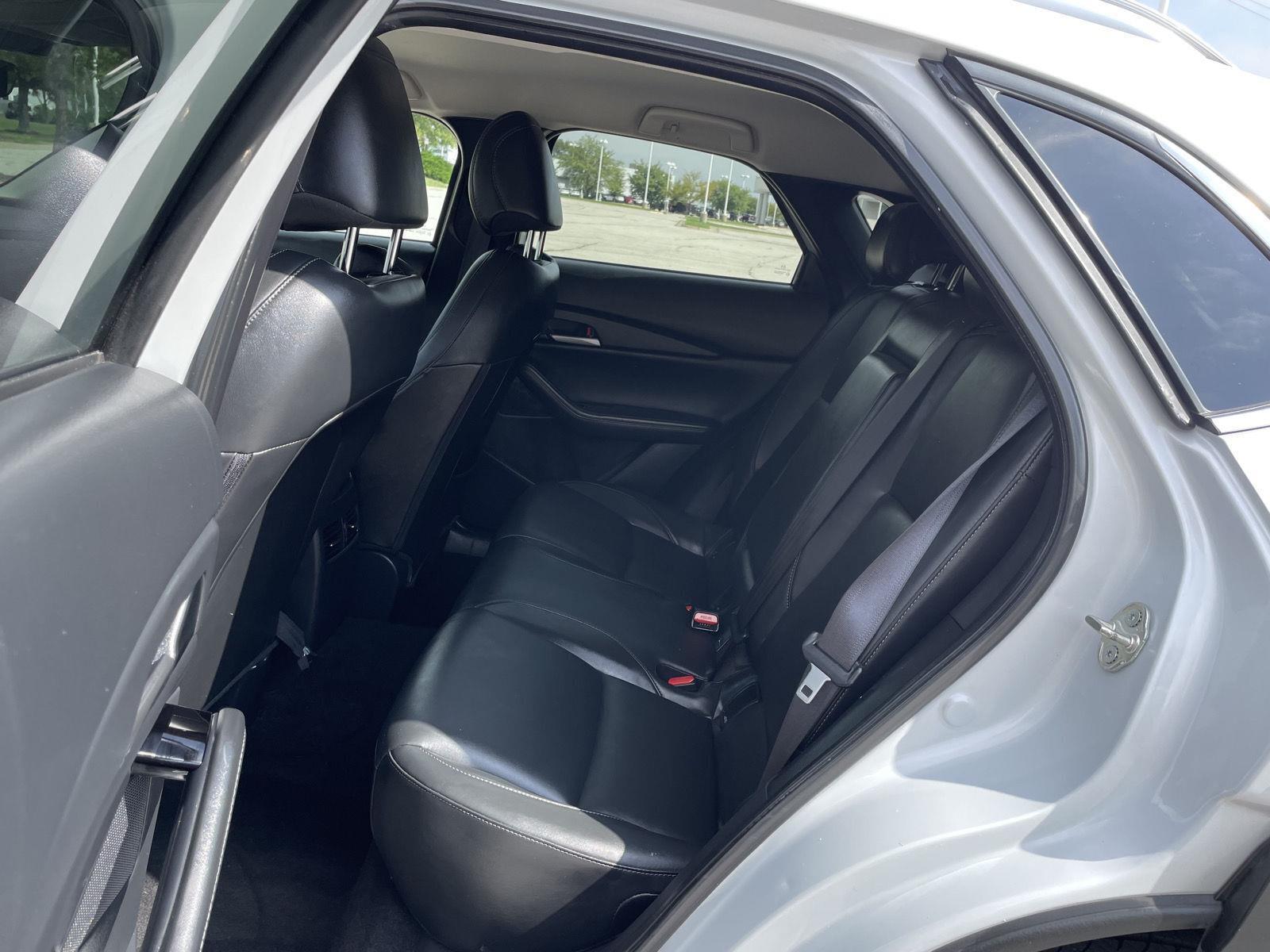 Vehicle photo 19