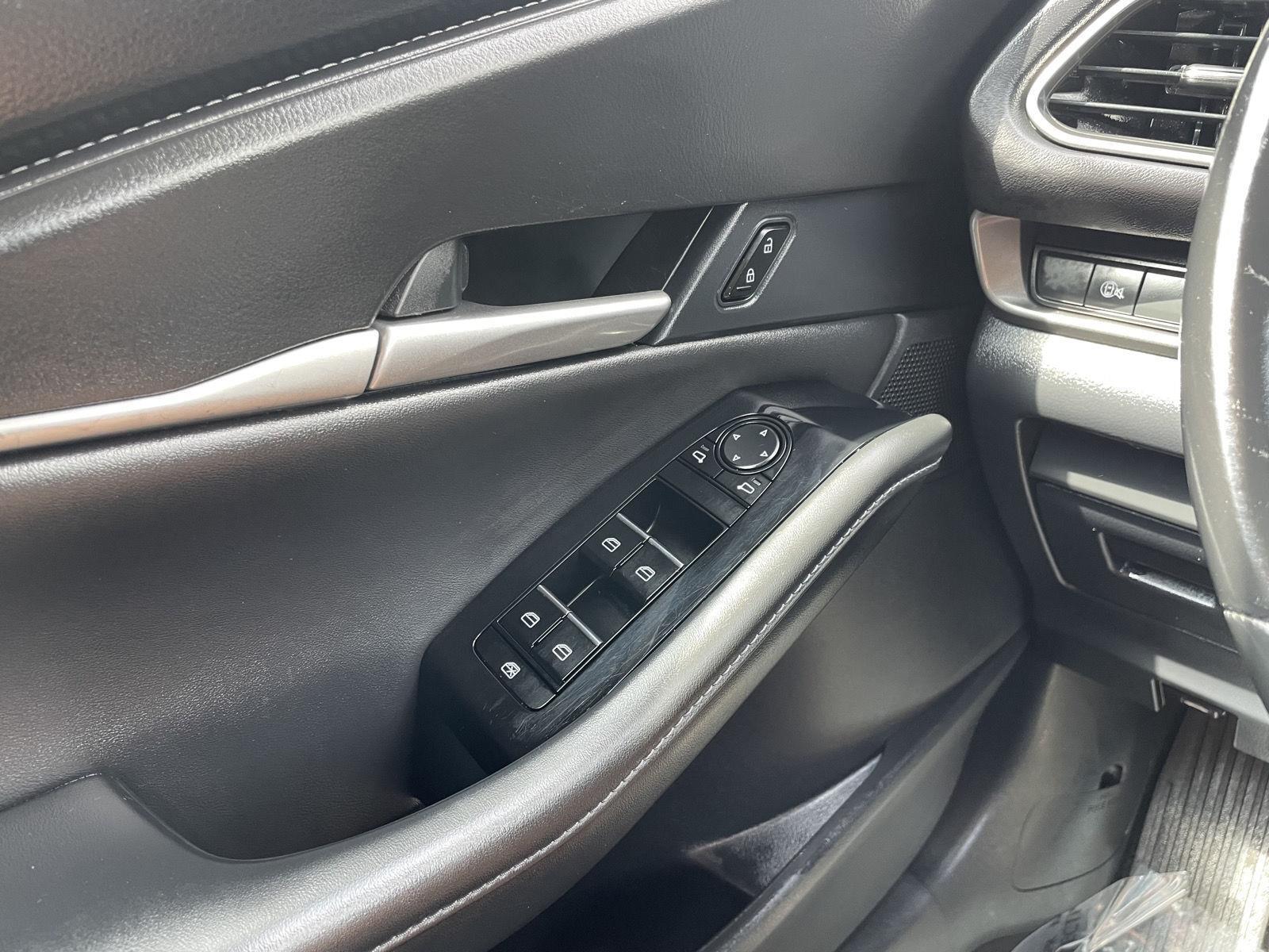 Vehicle photo 25