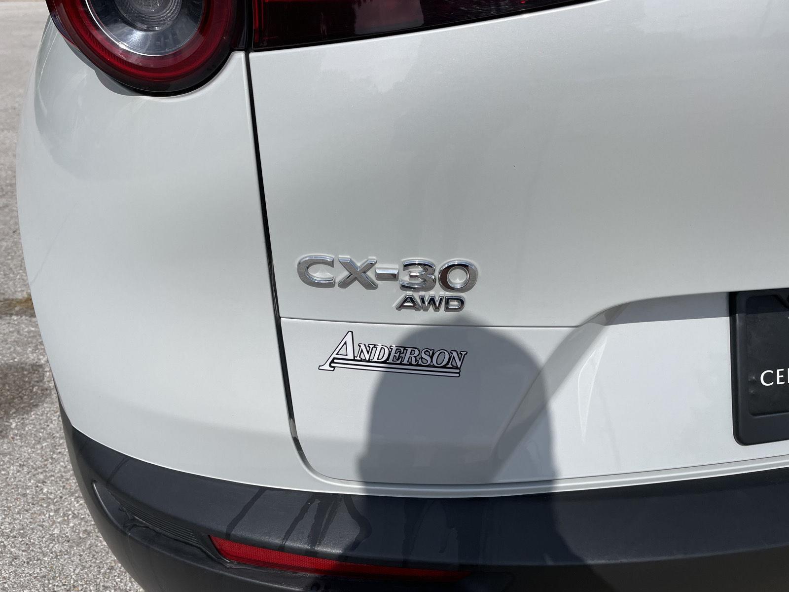 Vehicle photo 32