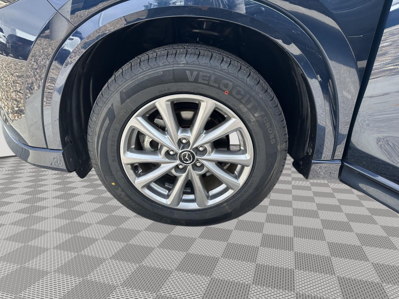 Vehicle photo 10