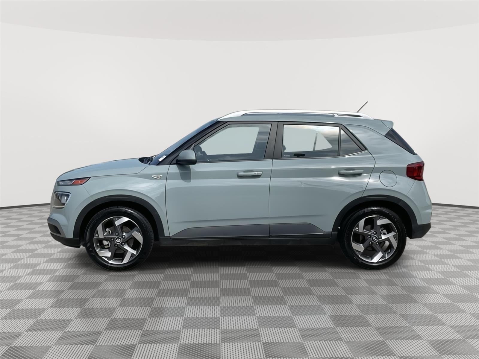 Vehicle photo 2