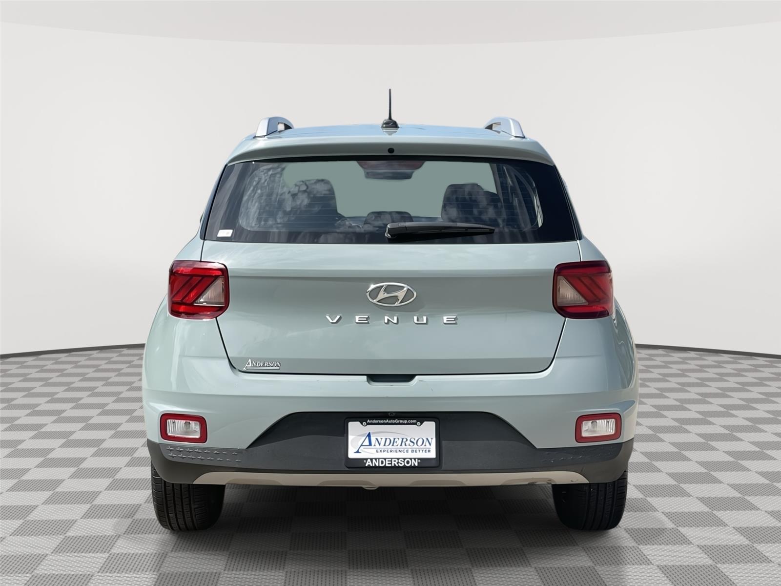 Vehicle photo 8