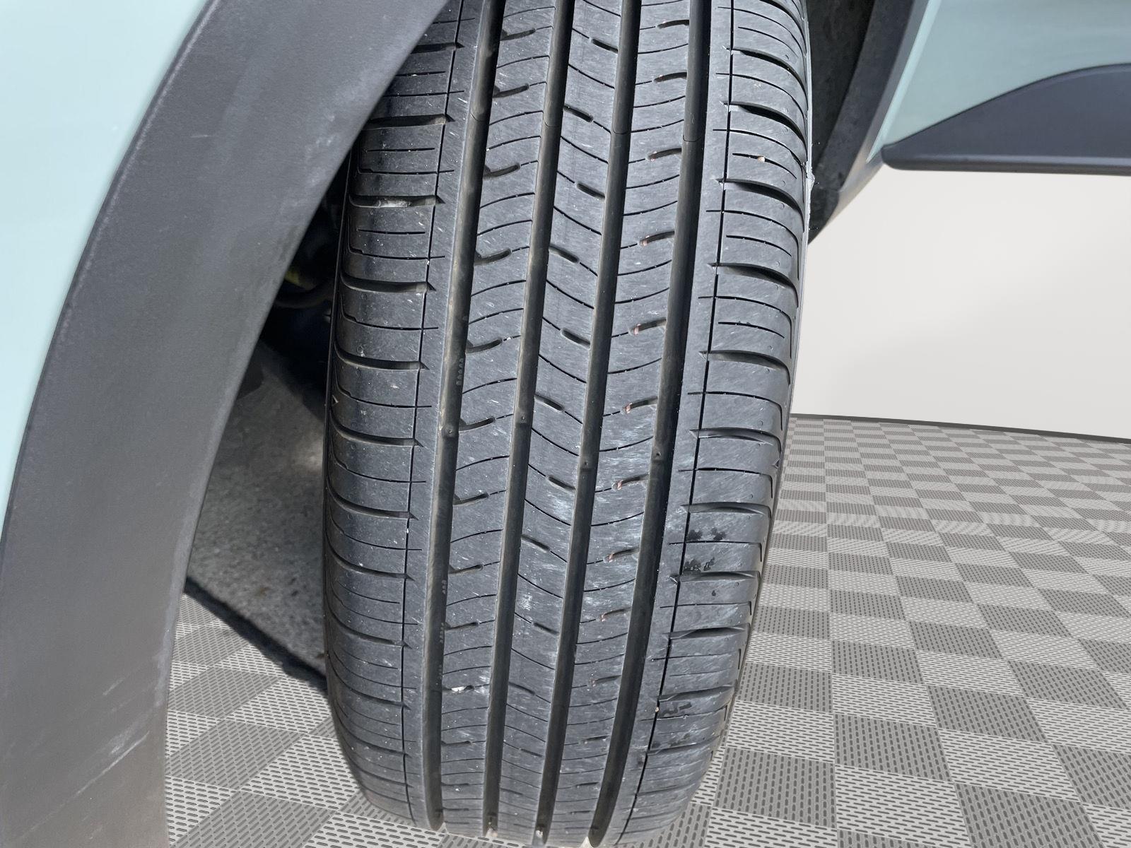 Vehicle photo 11