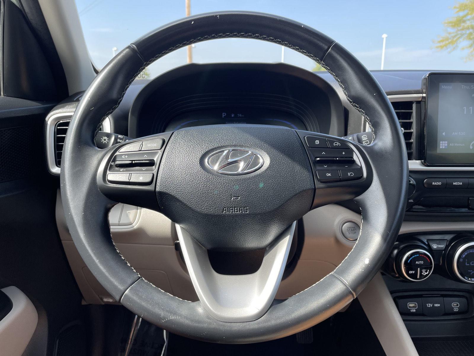 Vehicle photo 12